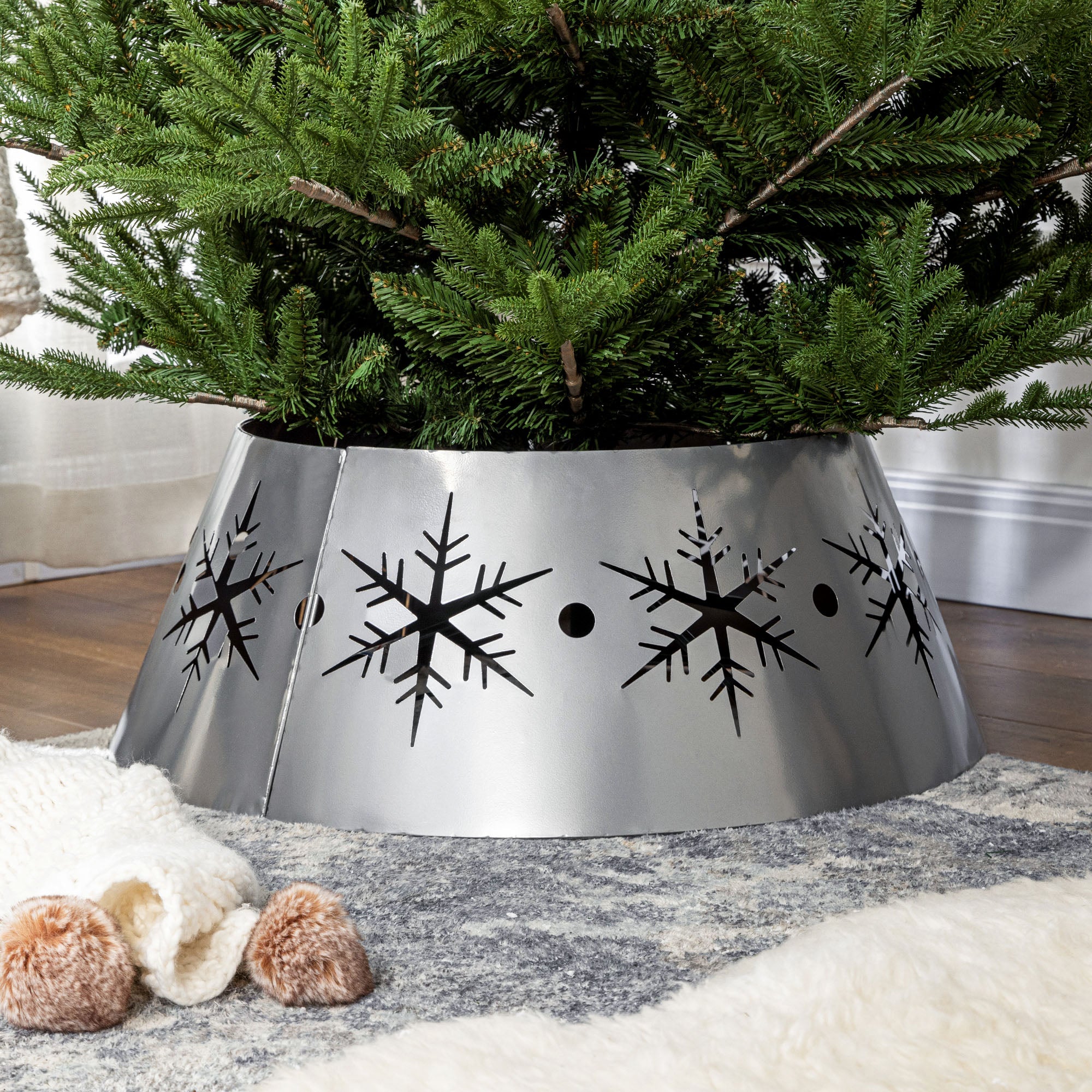 HOMCOM Christmas Tree Collar, 66cm Christmas Tree Base Cover with Hollow Snowflake Patterns, Xmas Decoration for Party, Holiday, Home, Silver - North Peak Garden Furniture