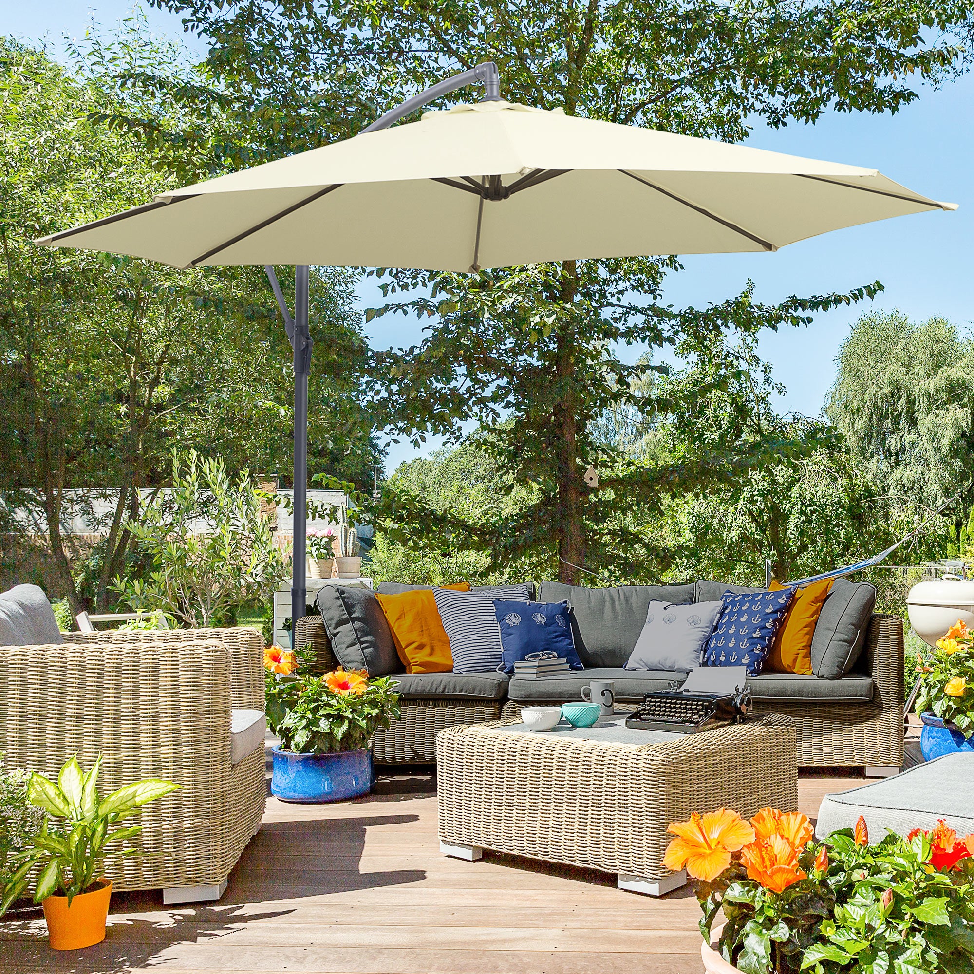 Outsunny 3 m Parasol Garden Sun Umbrella Banana Hanging Rattan Set Umbrella Cantilever - Cream white - North Peak Garden Furniture