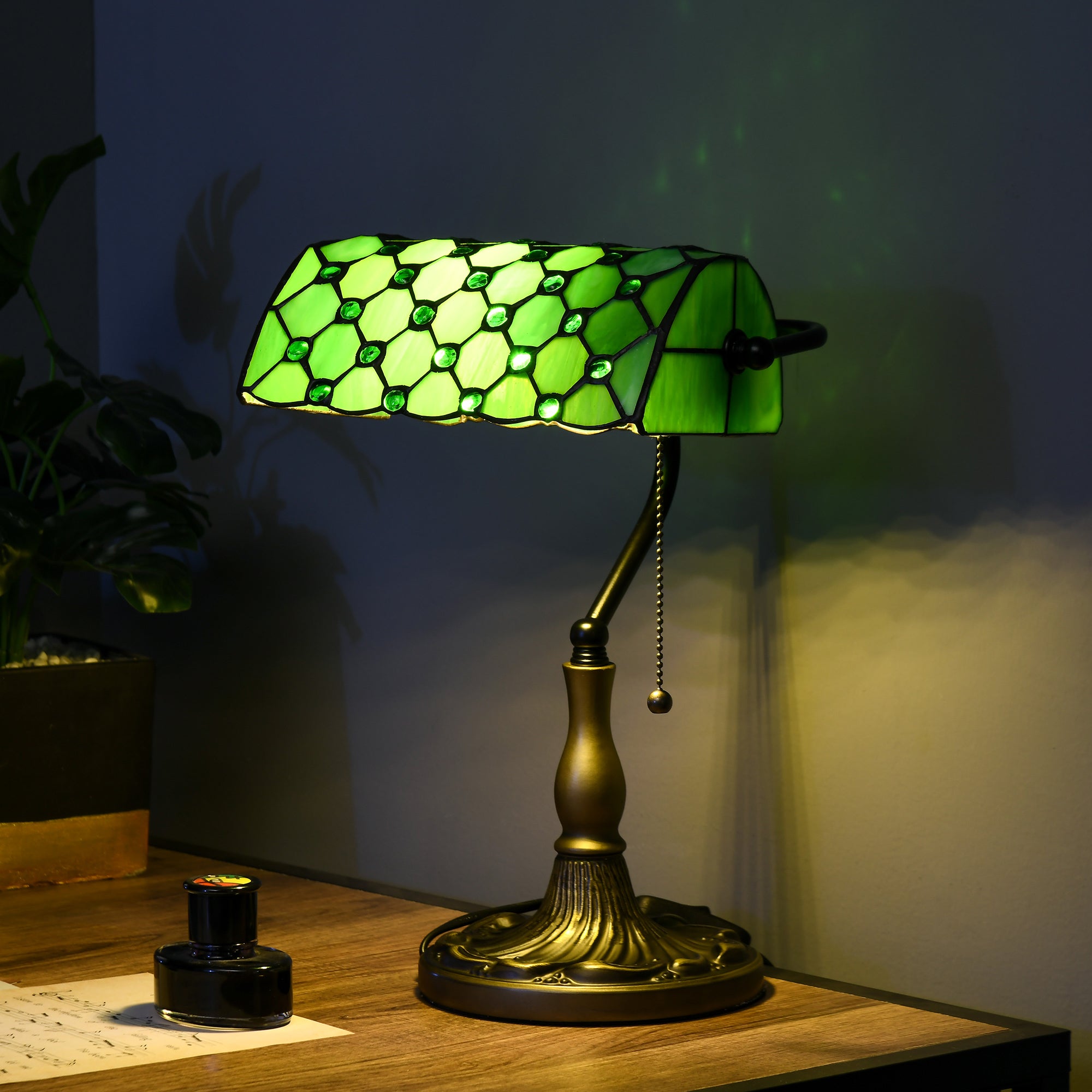 HOMCOM Stained Glass Table Lamp, Vintage Lamp with Green Handmade Shade, Metal Base, Antique Bedside Lamp for Bedroom Living Room Home Decoration - North Peak Garden Furniture
