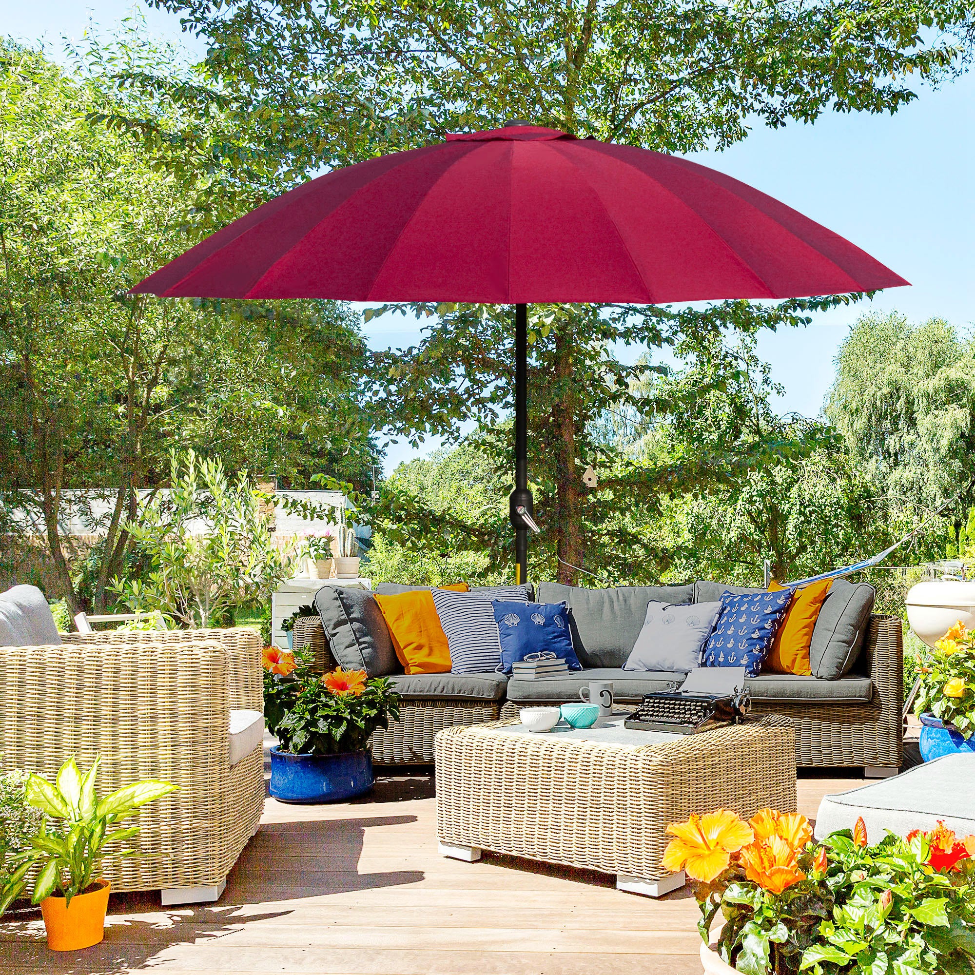 Outsunny 2.5m Shanghai Garden Parasol Umbrella with Crank & Tilt, Adjustable Outdoor Sun Shade, Red - North Peak Garden Furniture