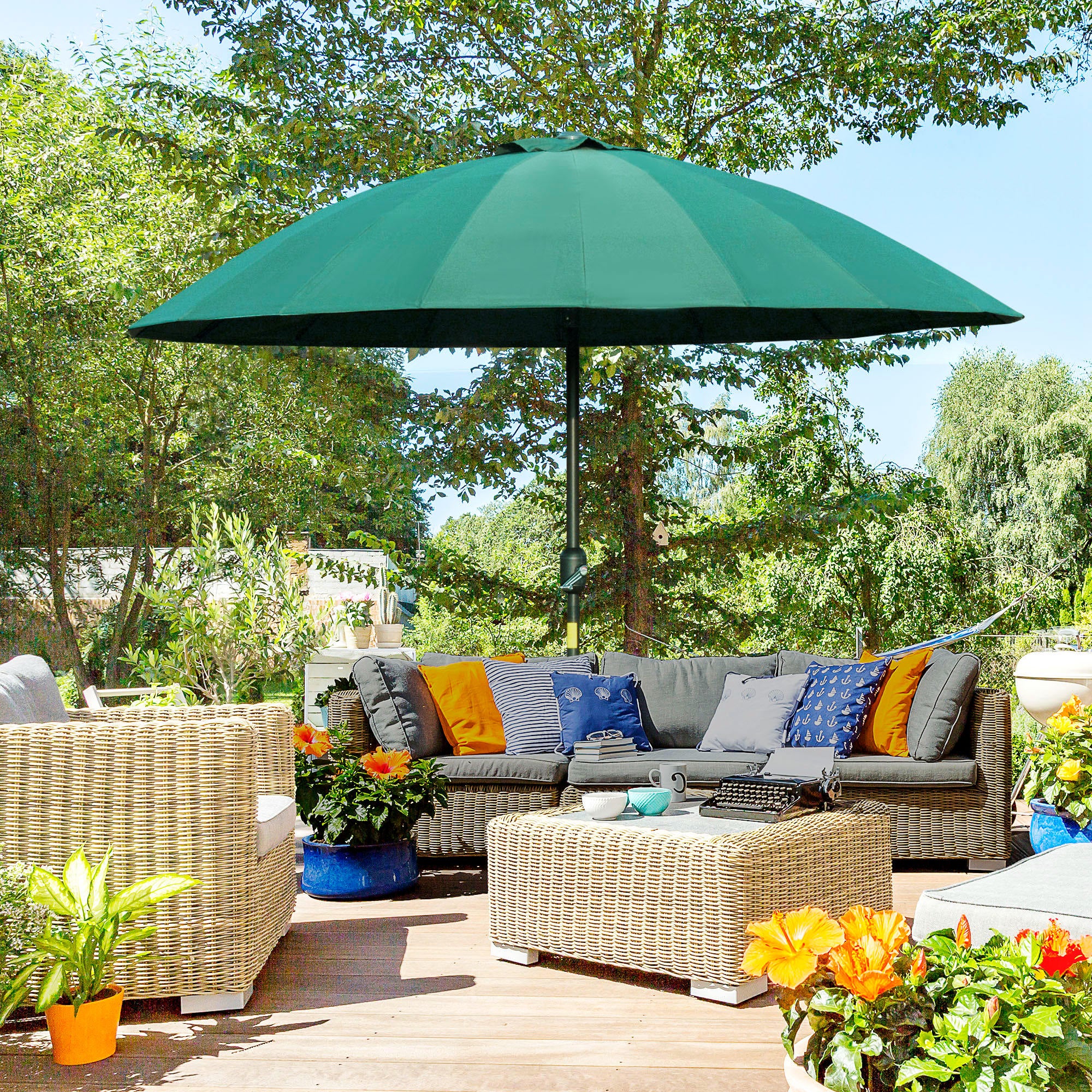 Outsunny 2.5m Shanghai Garden Parasol Umbrella with Crank & Tilt, Adjustable Outdoor Sun Shade, Green - North Peak Garden Furniture