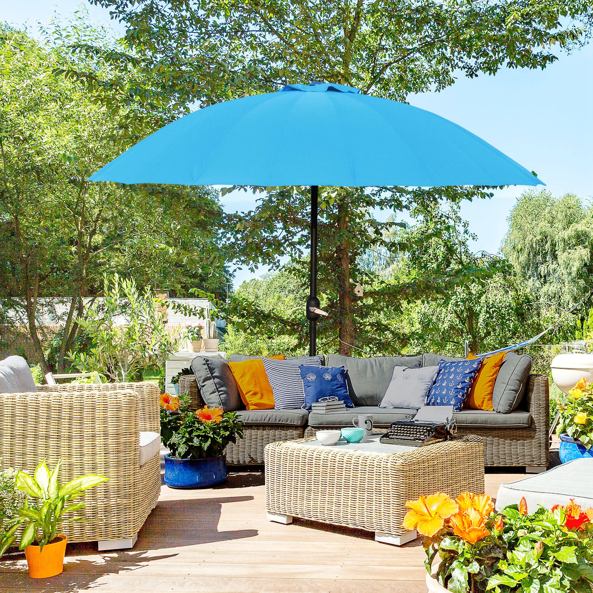 Outsunny 2.5m Shanghai Garden Parasol Umbrella with Crank & Tilt, Adjustable Outdoor Sun Shade, Blue - North Peak Garden Furniture