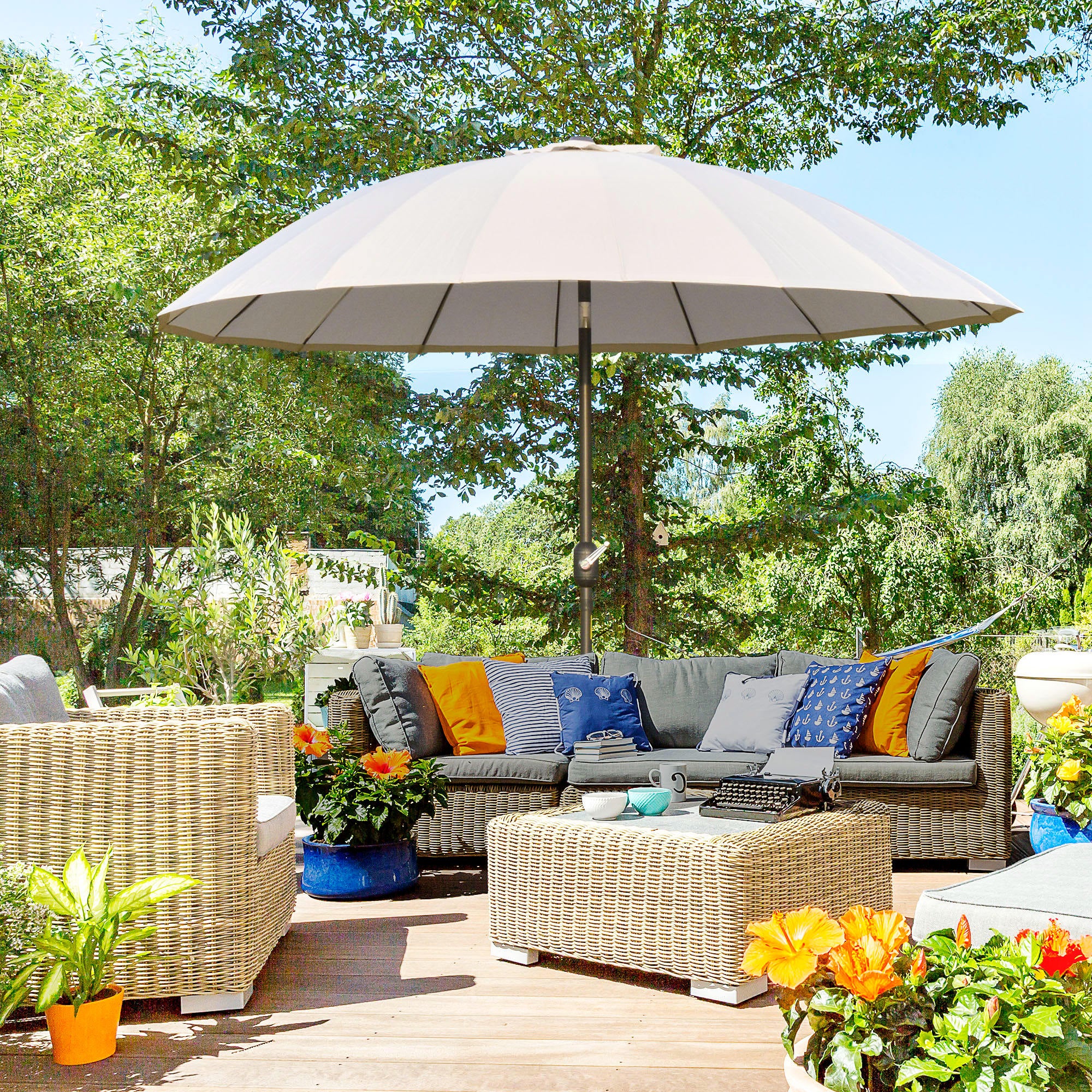 Outsunny 2.5m Shanghai Garden Parasol Umbrella with Crank & Tilt, Adjustable Outdoor Sun Shade, Off-White - North Peak Garden Furniture