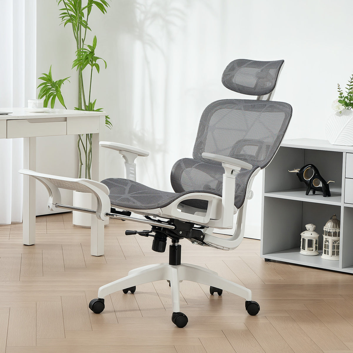 HOMCOM Multi-Adjustable Mesh Office Chair - Grey and White