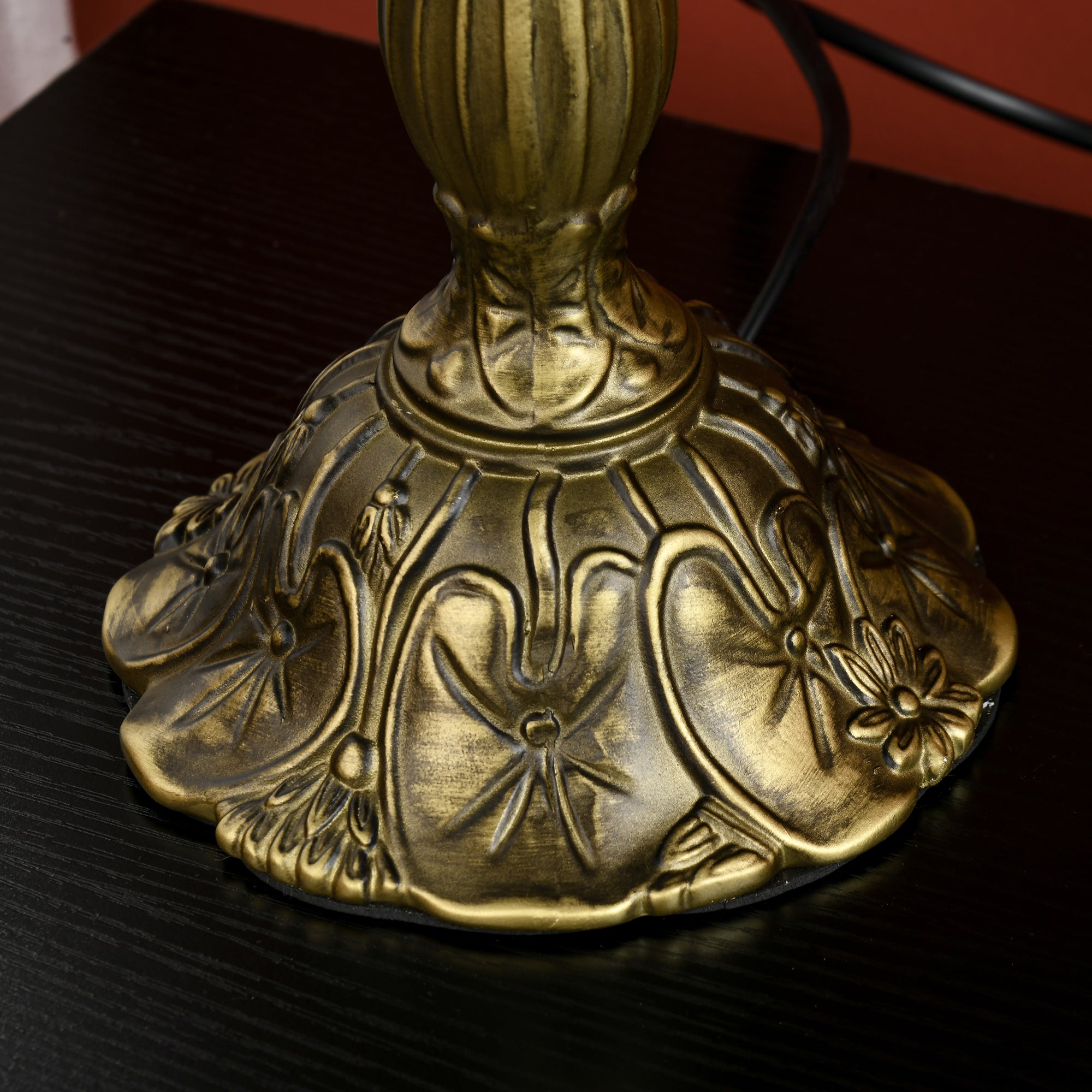 HOMCOM Stained Glass Table Lamp, Handcrafted Artisan Collectible, Suitable for Living Room and Bedside, Multi-Coloured, Ф31 x 48Hcm, Zinc Alloy. - North Peak Garden Furniture