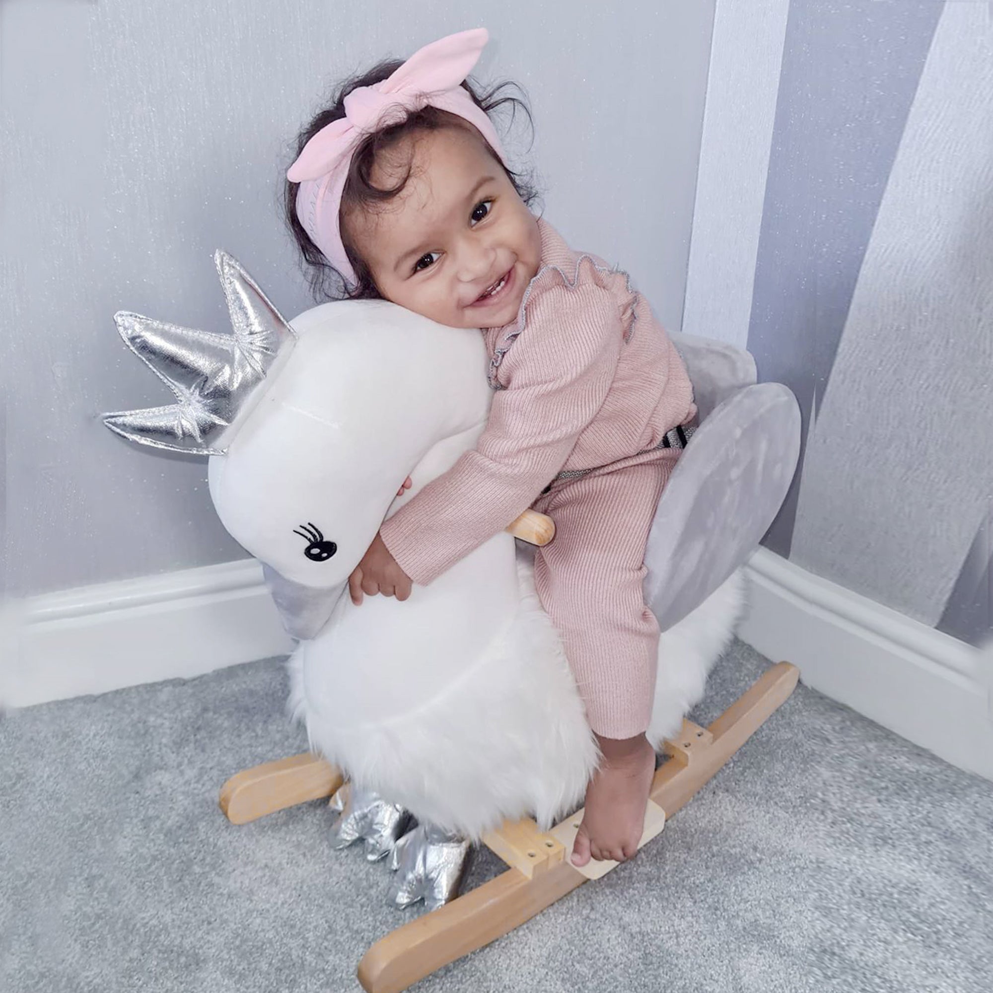 HOMCOM Kids Children Rocking Horse Plush Ride On Swan w/ Sound Wood Base Seat Safety Belt Toddler Baby Toy Rocker 18 - 36 Months