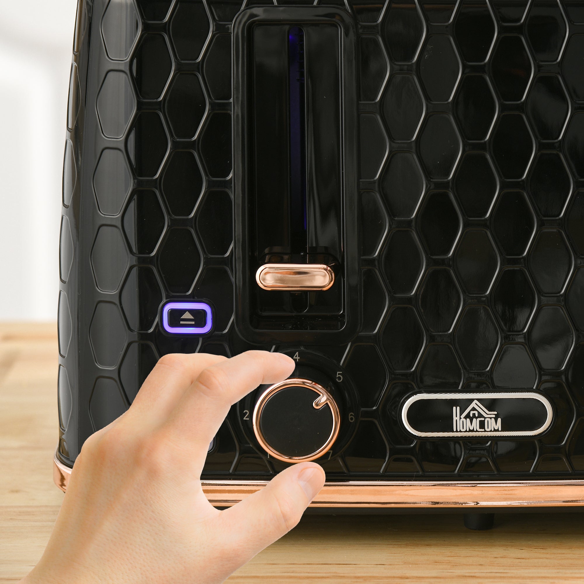 HOMCOM 4 Slice Toaster with 7 Browning Levels, High Lift, Reheat/Defrost/Cancel, Self-centring Function, Removable Crumb Tray, Auto Off, 1600W, Black Honeycomb Texture - North Peak Garden Furniture