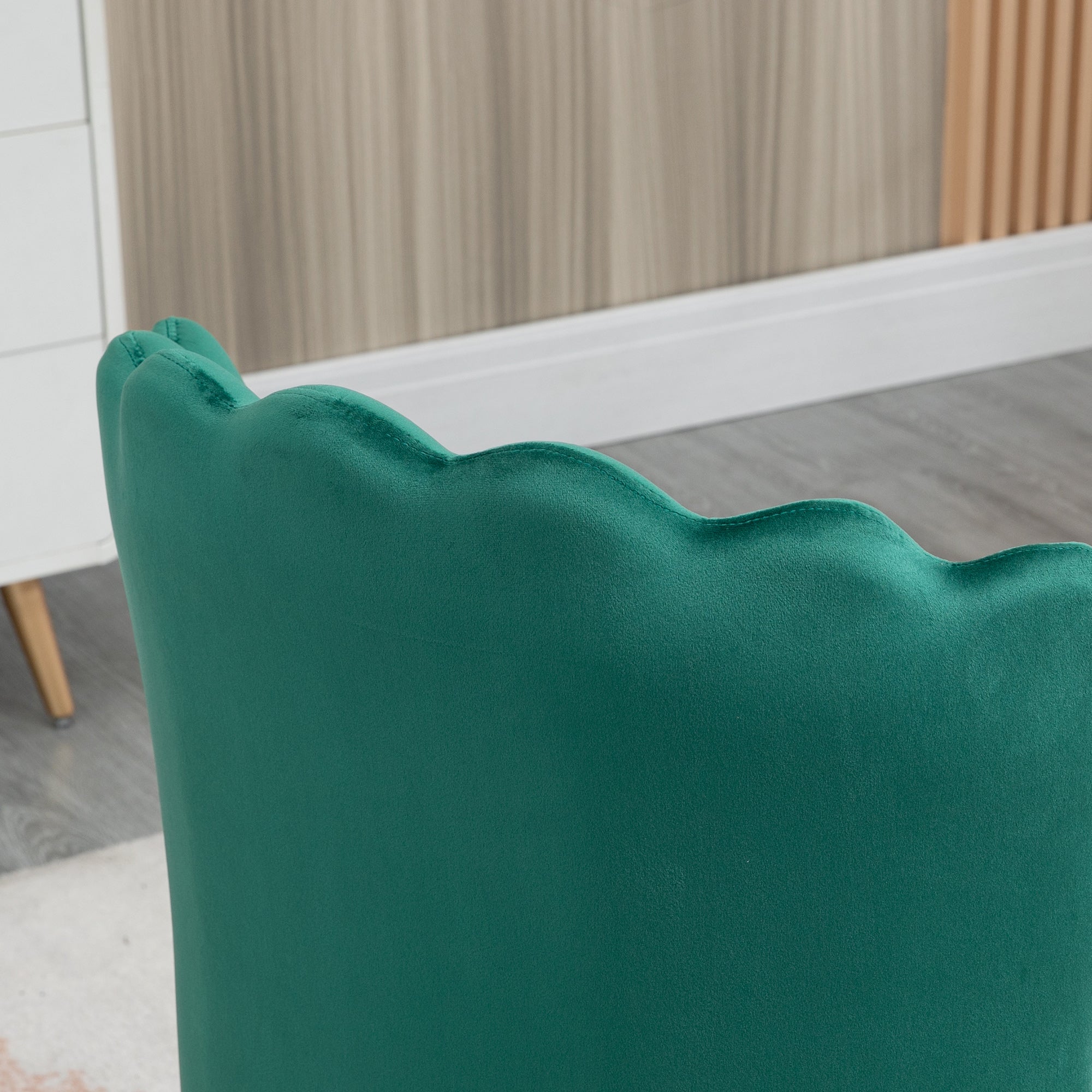HOMCOM Velvet-Feel Shell Accent Chair - Green - North Peak Garden Furniture