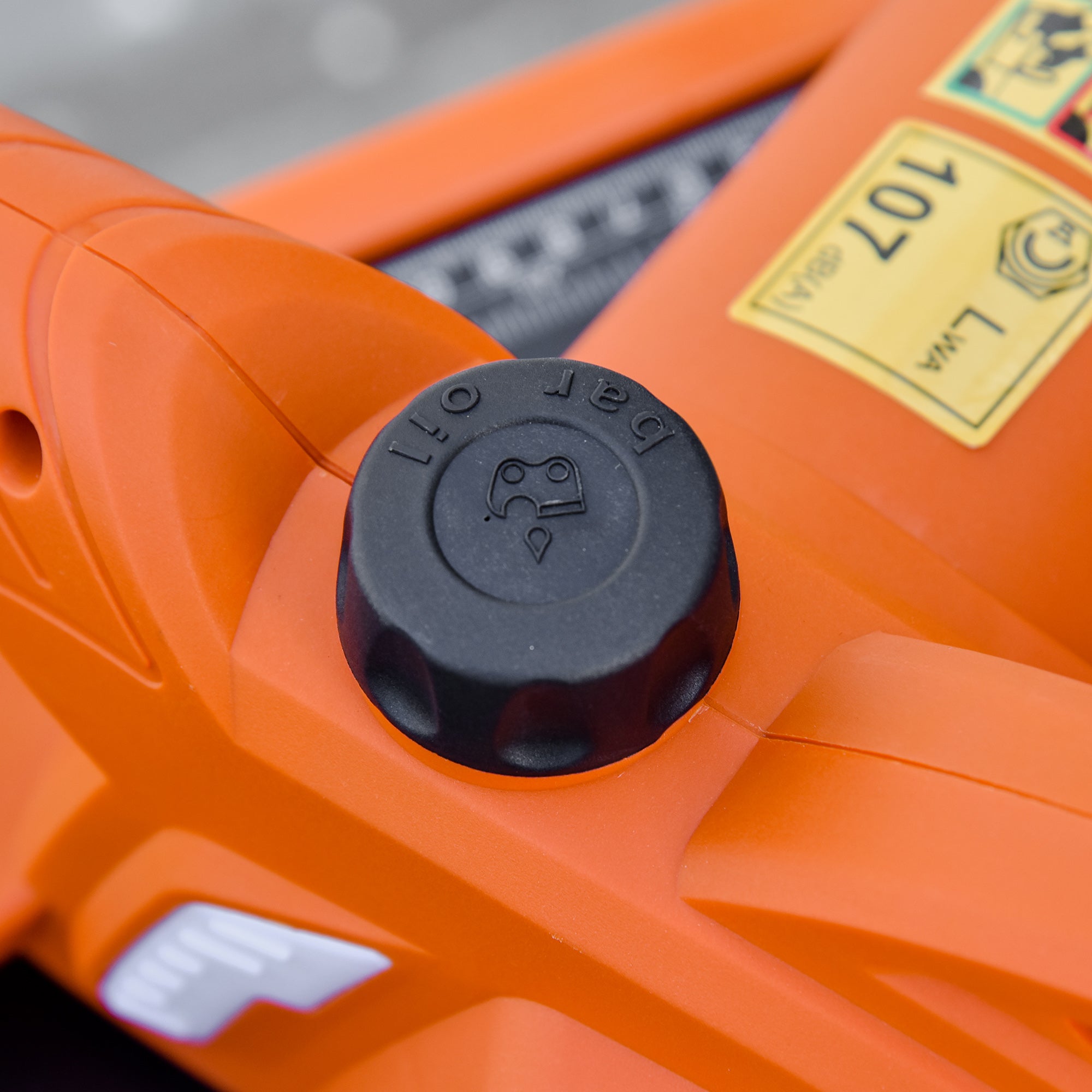DURHAND Aluminium Electric Chainsaw with Double Brake Protection and Blade Cover, 2000 W, 40 cm, for Wood, Trees and Branches, Orange - North Peak Garden Furniture