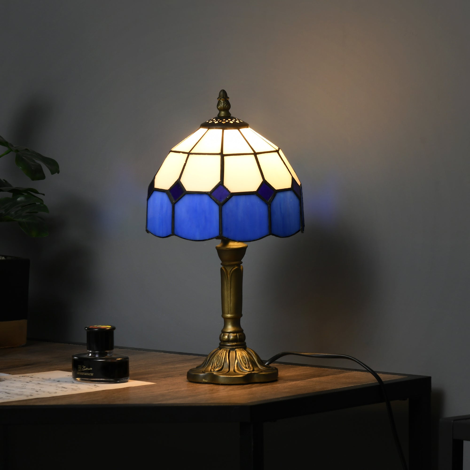 HOMCOM Handmade Stained Glass Table Lamp, Antique Bedside Lamp for Bedroom, Living room, Home, Nightstand, Decorative Night Light, Blue - North Peak Garden Furniture
