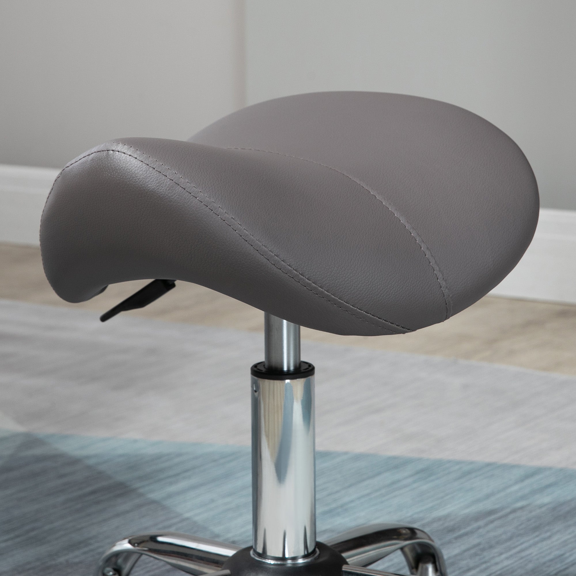 HOMCOM Cosmetic Stool 360° Rotate Height Adjustable Salon Massage Spa Chair Hydraulic Rolling Faux Leather Saddle Stool, Grey - North Peak Garden Furniture