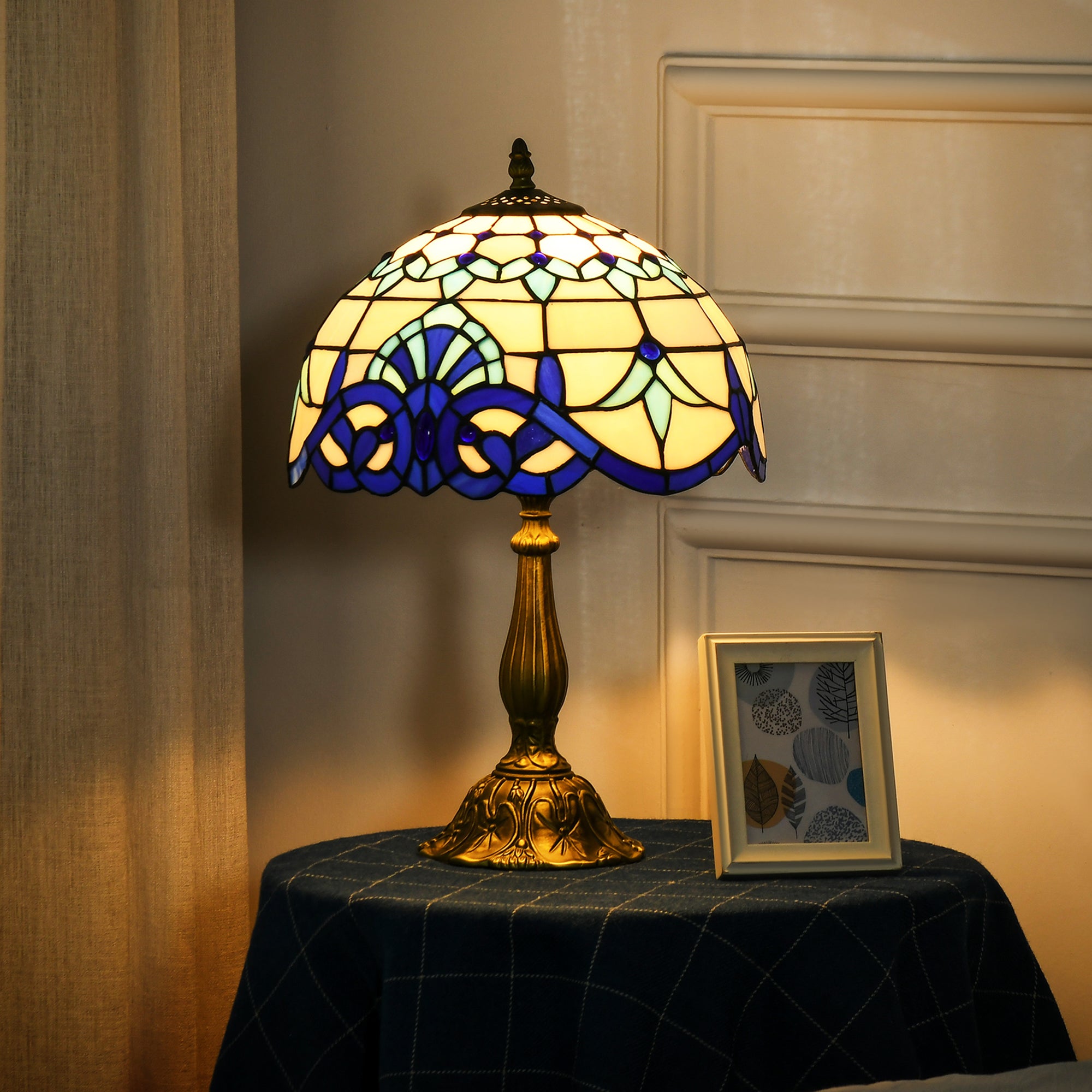 HOMCOM Stained Glass Table Lamp, Handmade Antique Bedside Lamp for Bedroom, Living room, Home, Nightstand, Decorative Night Light, Blue - North Peak Garden Furniture