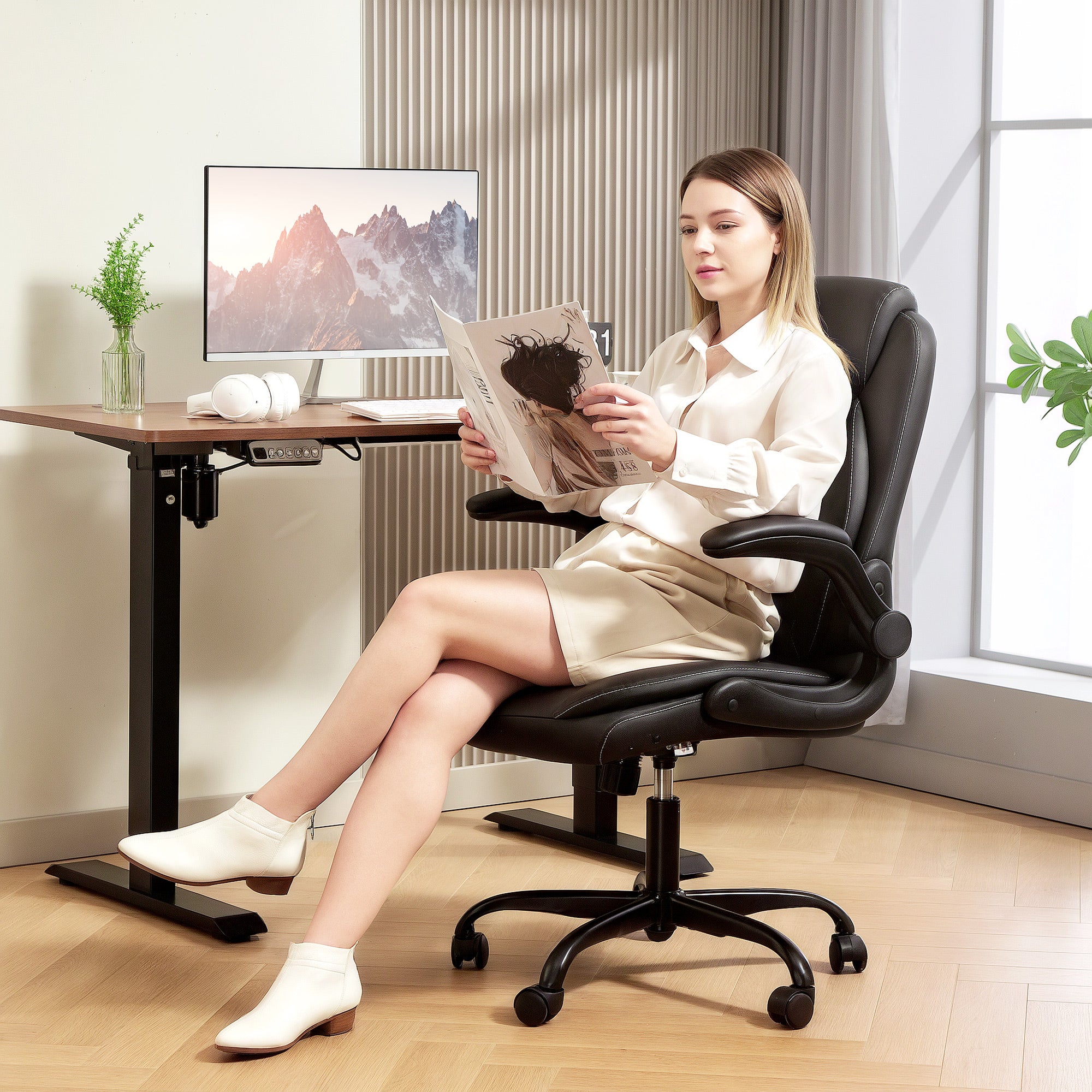 HOMCOM Faux Leather Office Chair. with Flip-Up Armrests - Black
