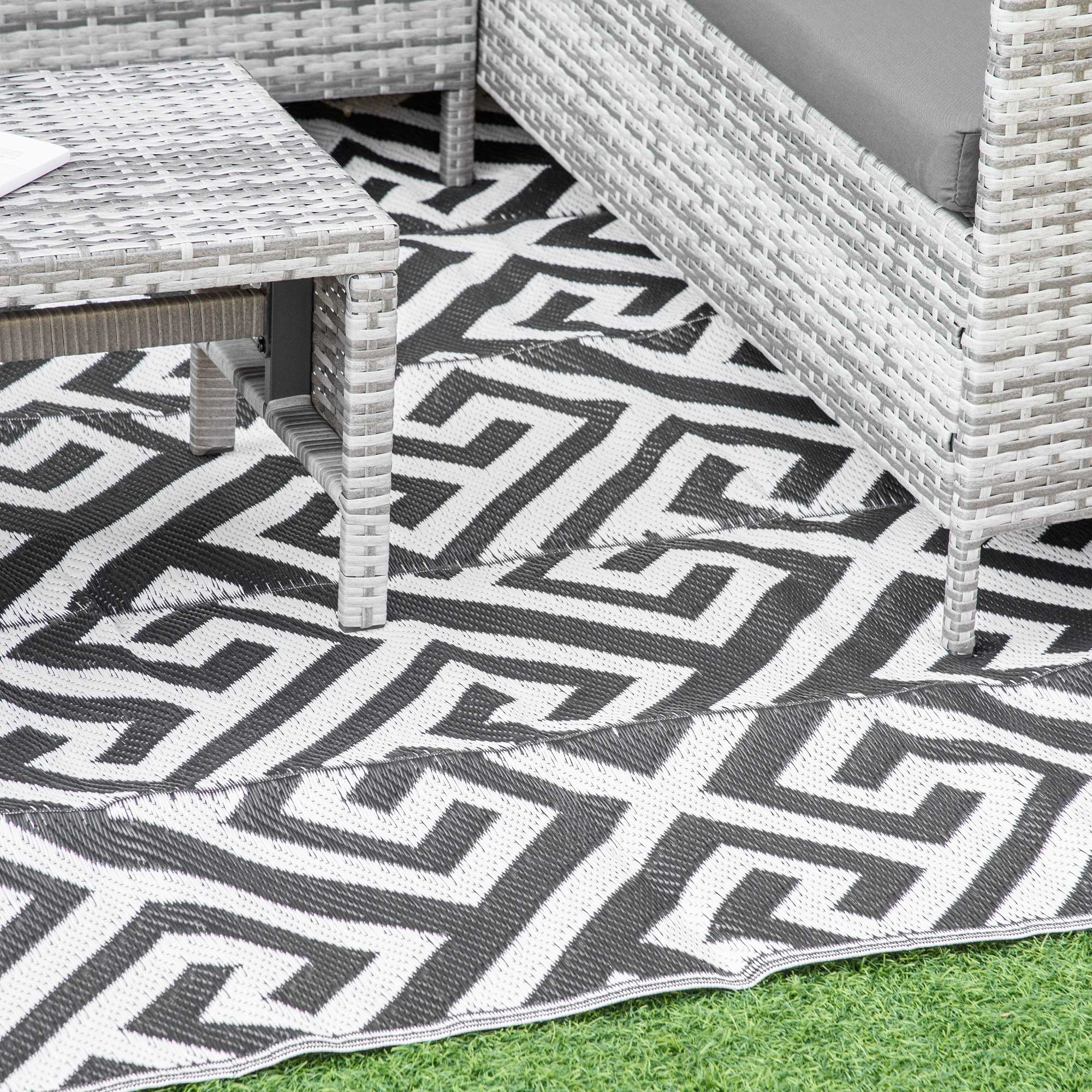 Outsunny 182 x 274 cm(6x9ft) Outdoor Rug Reversible Mat Plastic Straw Rug Portable RV Camping Mat for Garden Deck Picnic Indoor, Black & White - North Peak Garden Furniture