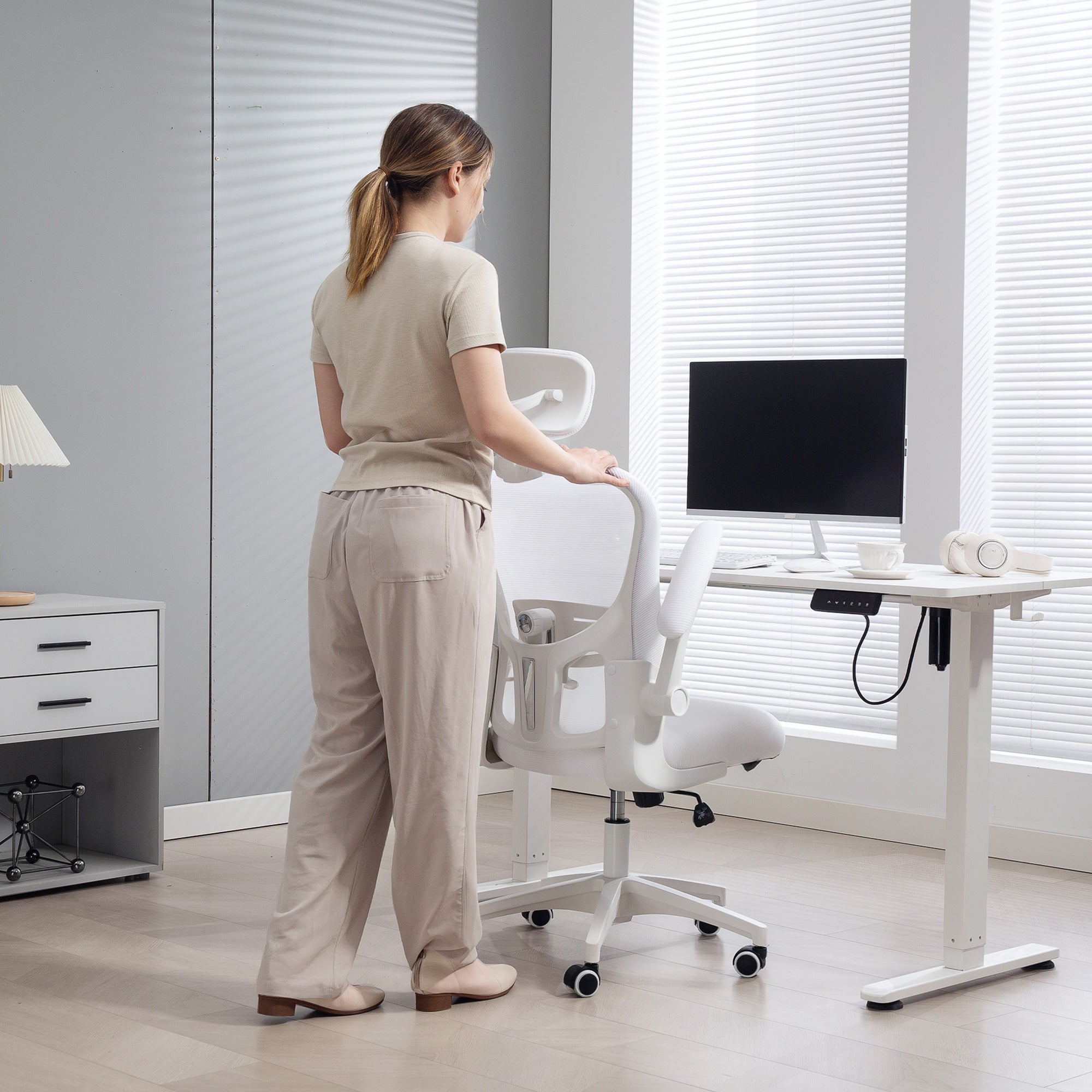 Vinsetto Multi-Adjustable Office Chair, with Lumbar Support, Headrest and Mesh Back - White - North Peak Garden Furniture