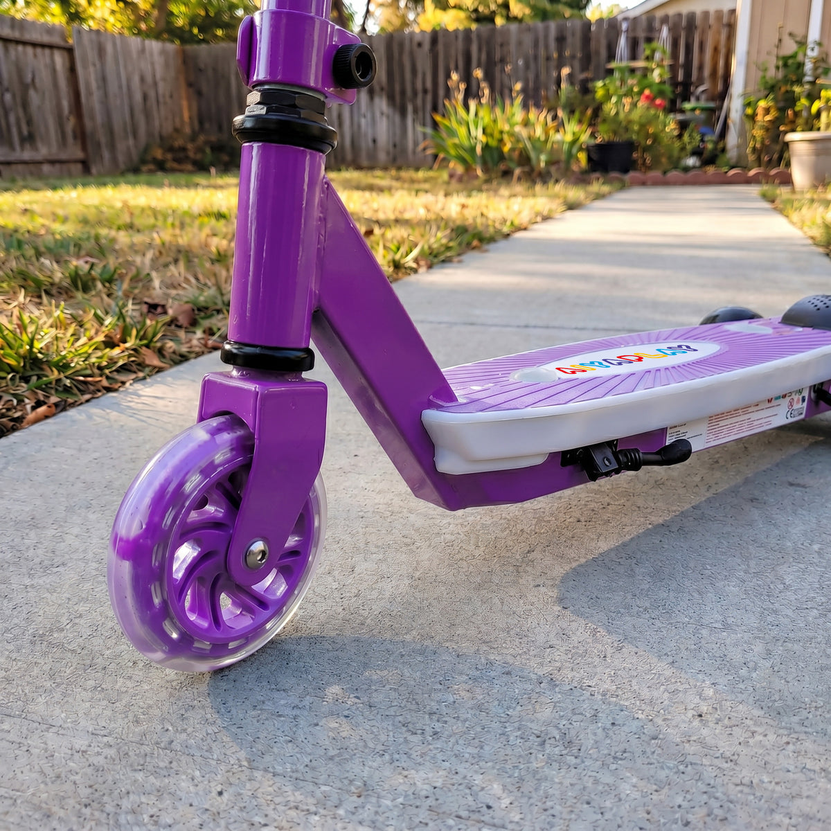 AIYAPLAY Electric Scooter for Kids Aged 4-7 Years, with Flashing LED Lights, Rear Auxiliary Wheels, Purple