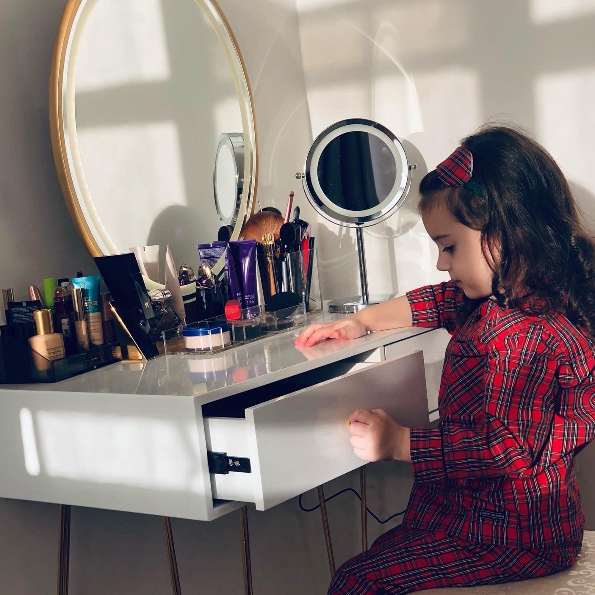 HOMCOM Dressing Table Set with LED Light, Round Mirror, Vanity Makeup Table with 2 Drawers and Cushioned Stool for Bedroom, White - North Peak Garden Furniture