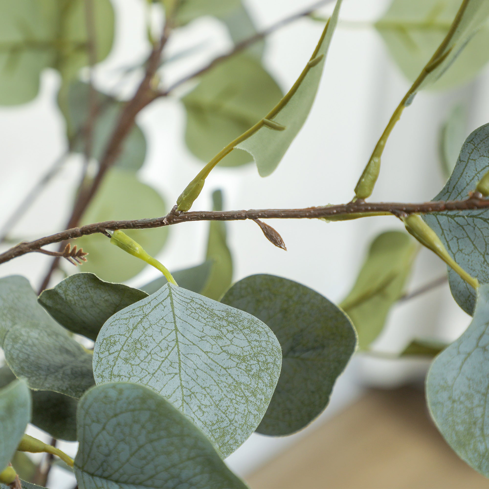 HOMCOM Decorative Artificial Plant, 5ft/ 150cm Silk Eucalyptus Tree with 230 Silver Dollar Leaves in Pot, Fake Plant for Home, Office, Living Room, Indoor Decor - North Peak Garden Furniture