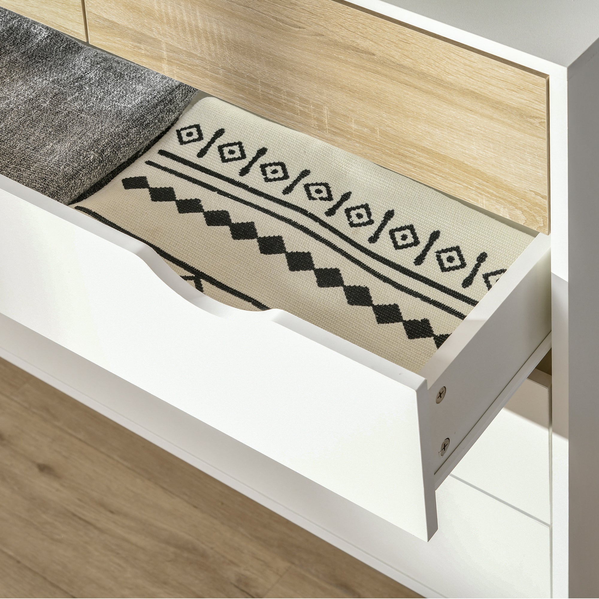 HOMCOM Nordic Style Chest of Drawers, 5 Drawer Dresser with 4 Tapered Legs and Groove Handles, Storage Organizer Side Cabinet for Bedroom, Living Room - North Peak Garden Furniture