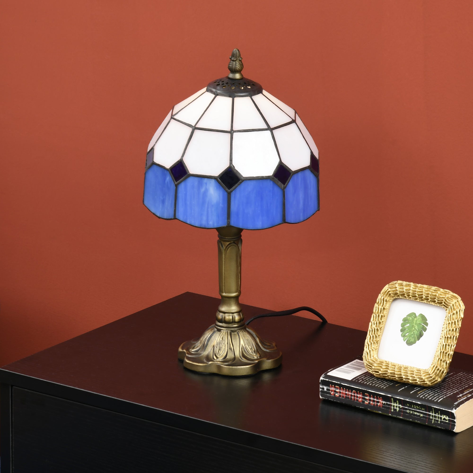 HOMCOM Handmade Stained Glass Table Lamp, Antique Bedside Lamp for Bedroom, Living room, Home, Nightstand, Decorative Night Light, Blue - North Peak Garden Furniture