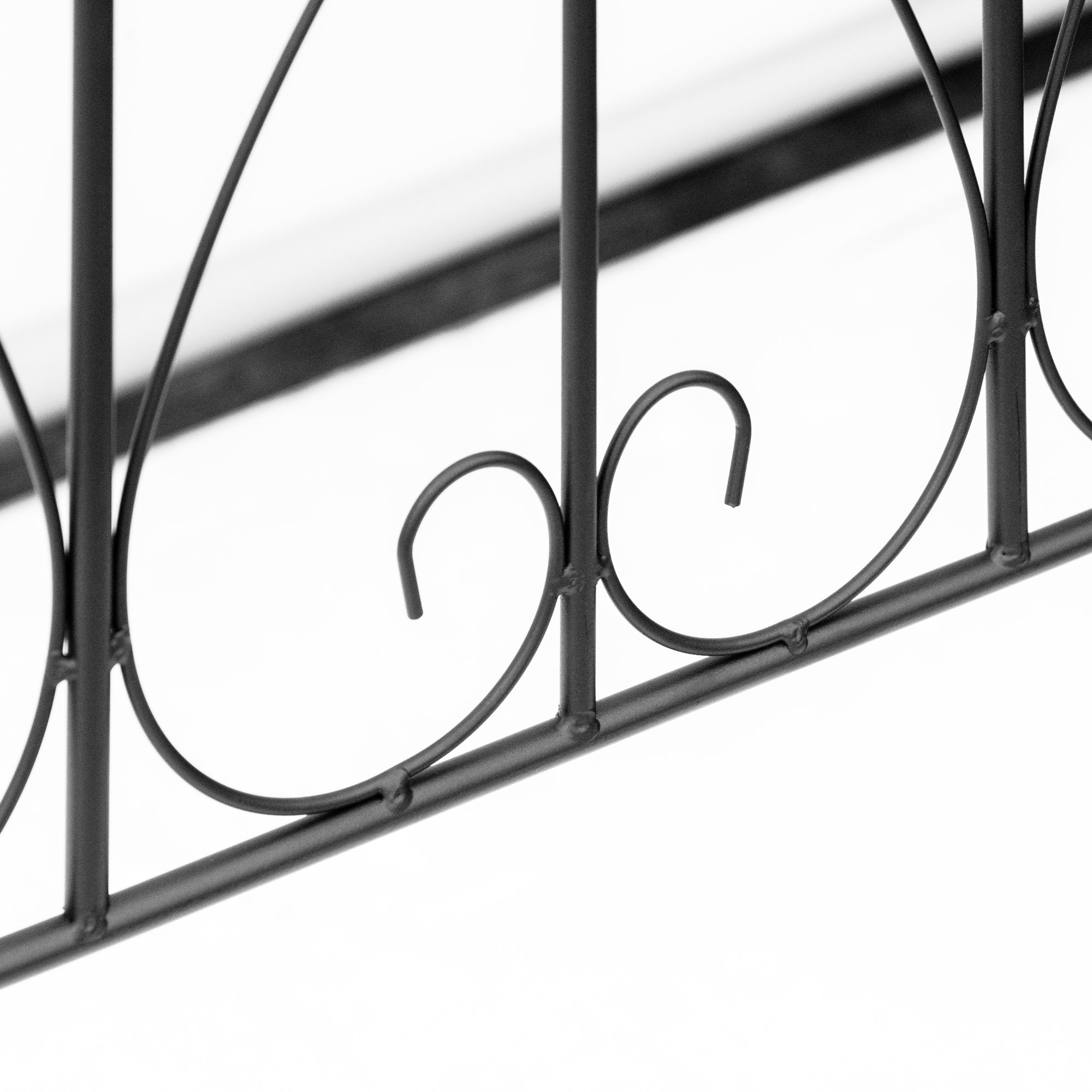 Outsunny Decorative Garden Fencing, 5PCs Outdoor Picket Fence Panels, Rustproof Metal Wire Landscape Flower Bed Border Edging Animal Barrier, Black - North Peak Garden Furniture