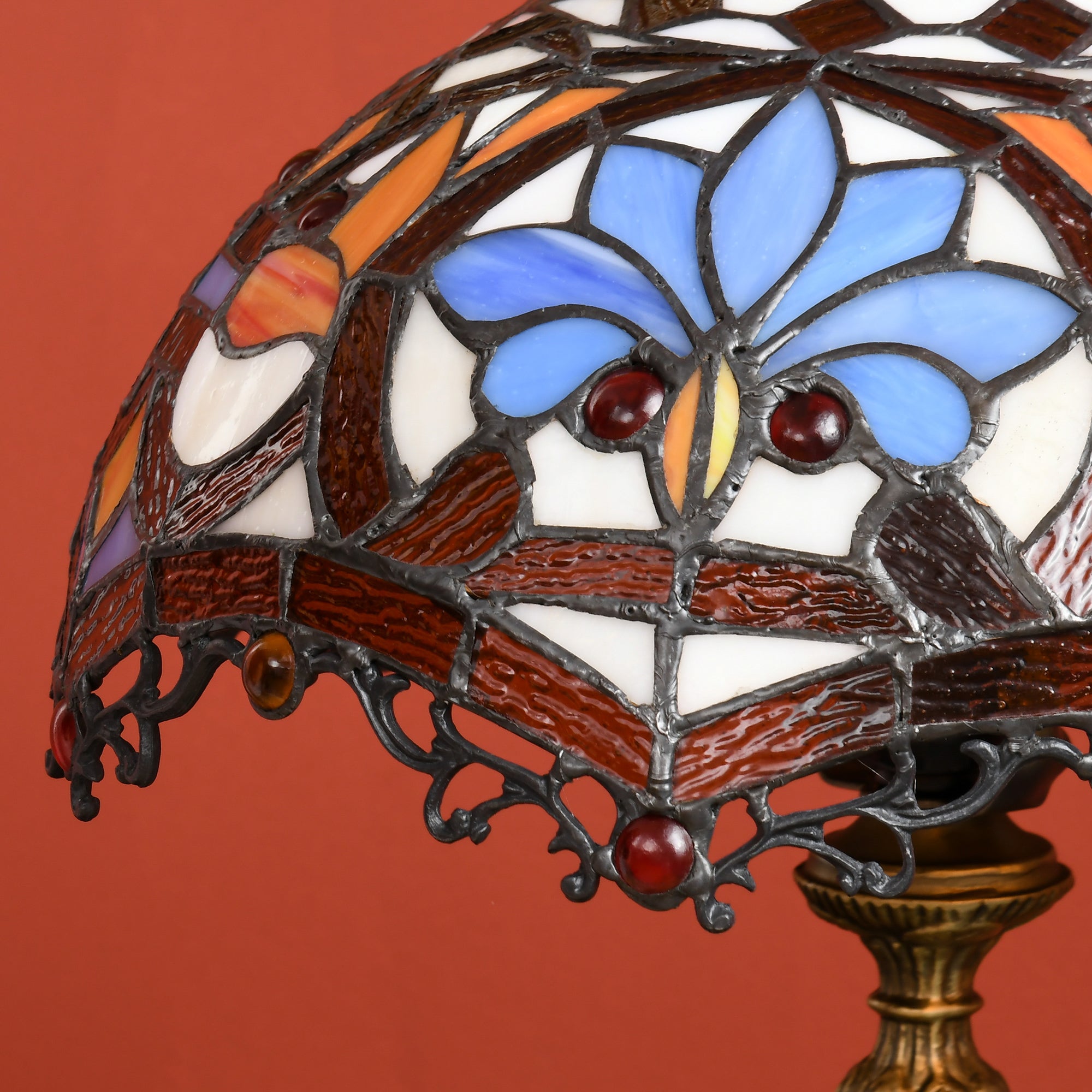 HOMCOM Stained Glass Table Lamp, Handcrafted Artisan Collectible, Suitable for Living Room and Bedside, Multi-Coloured, Ф31 x 48Hcm, Zinc Alloy. - North Peak Garden Furniture