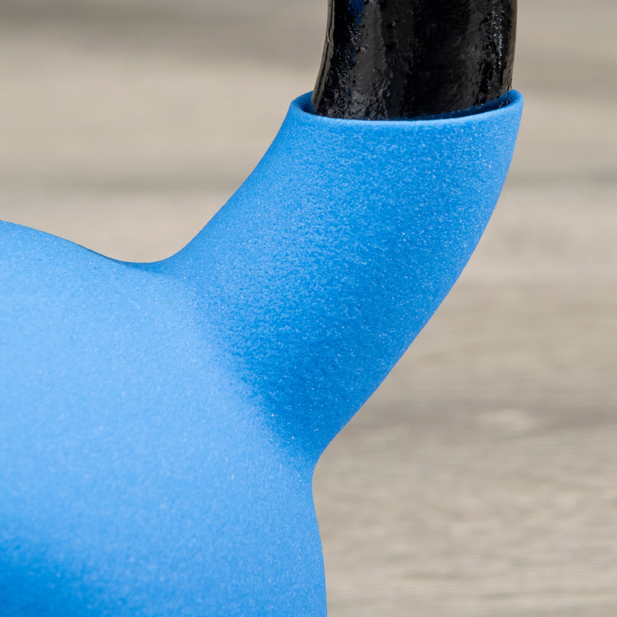 HOMCOM Soft Kettlebell, 8kg Kettle Bell with Non-Slip Handle for Home Gym Weight Lifting and Strength Training, Blue - North Peak Garden Furniture