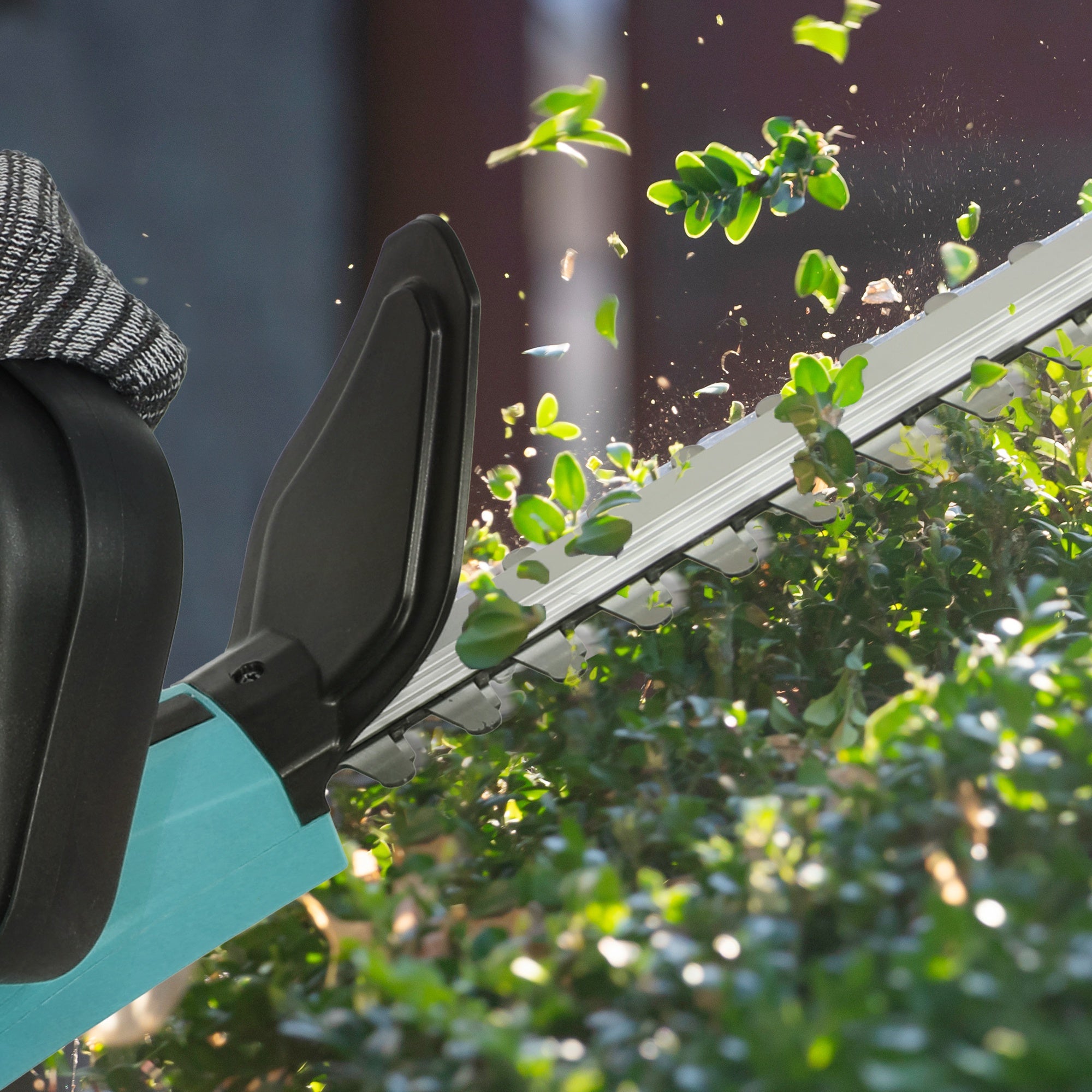Outsunny Cordless Hedge Trimmer, Electric Hedge Cutter with 51cm Blade, Brushless Motor and 2 Batteries for Branches, Shrubs, Twigs, Blue - North Peak Garden Furniture