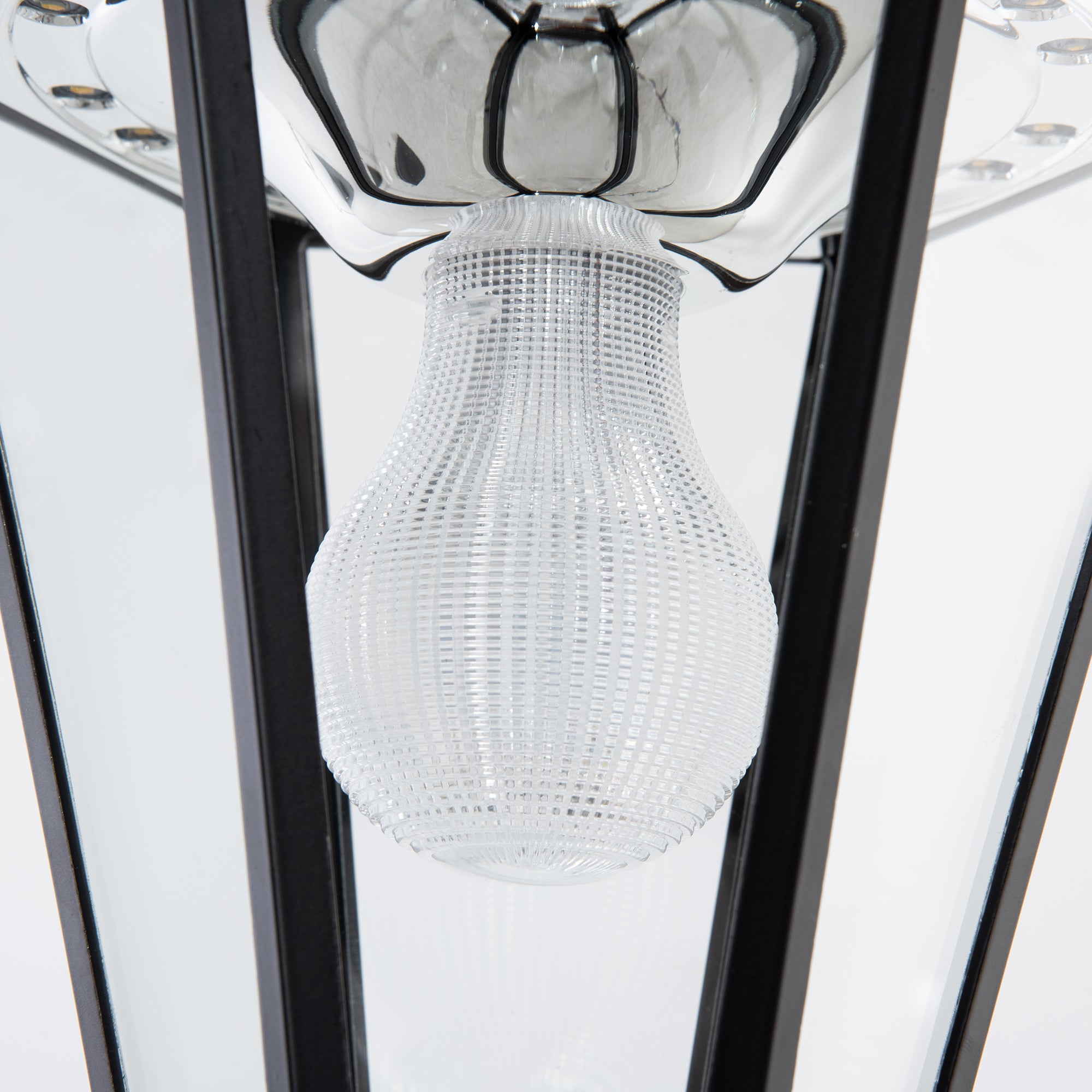 Outsunny 1.9M Garden Lamp Post Light, IP44 Outdoor LED Solar Powered Lantern Lamp with Aluminium Frame for Patio, Pathway and Walkway, Black - North Peak Garden Furniture