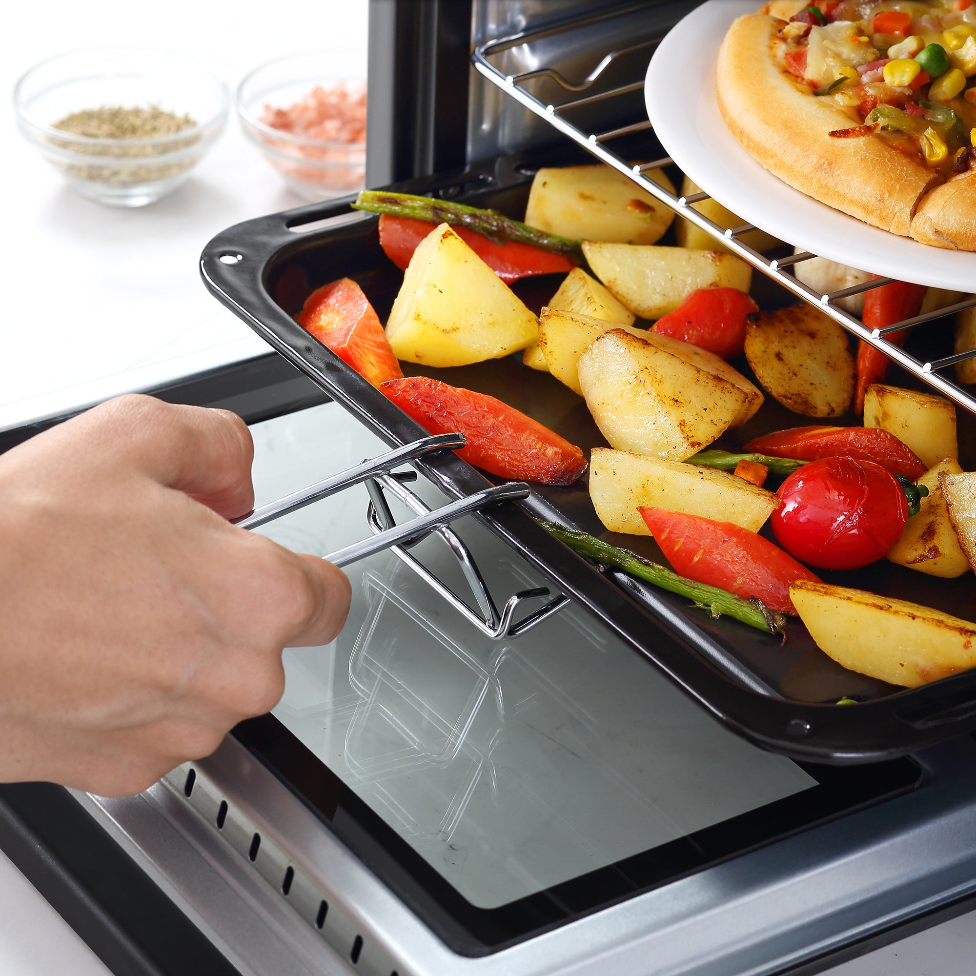 HOMCOM 16L Mini 1400W Countertop Oven - Black/Silver Tone - North Peak Garden Furniture