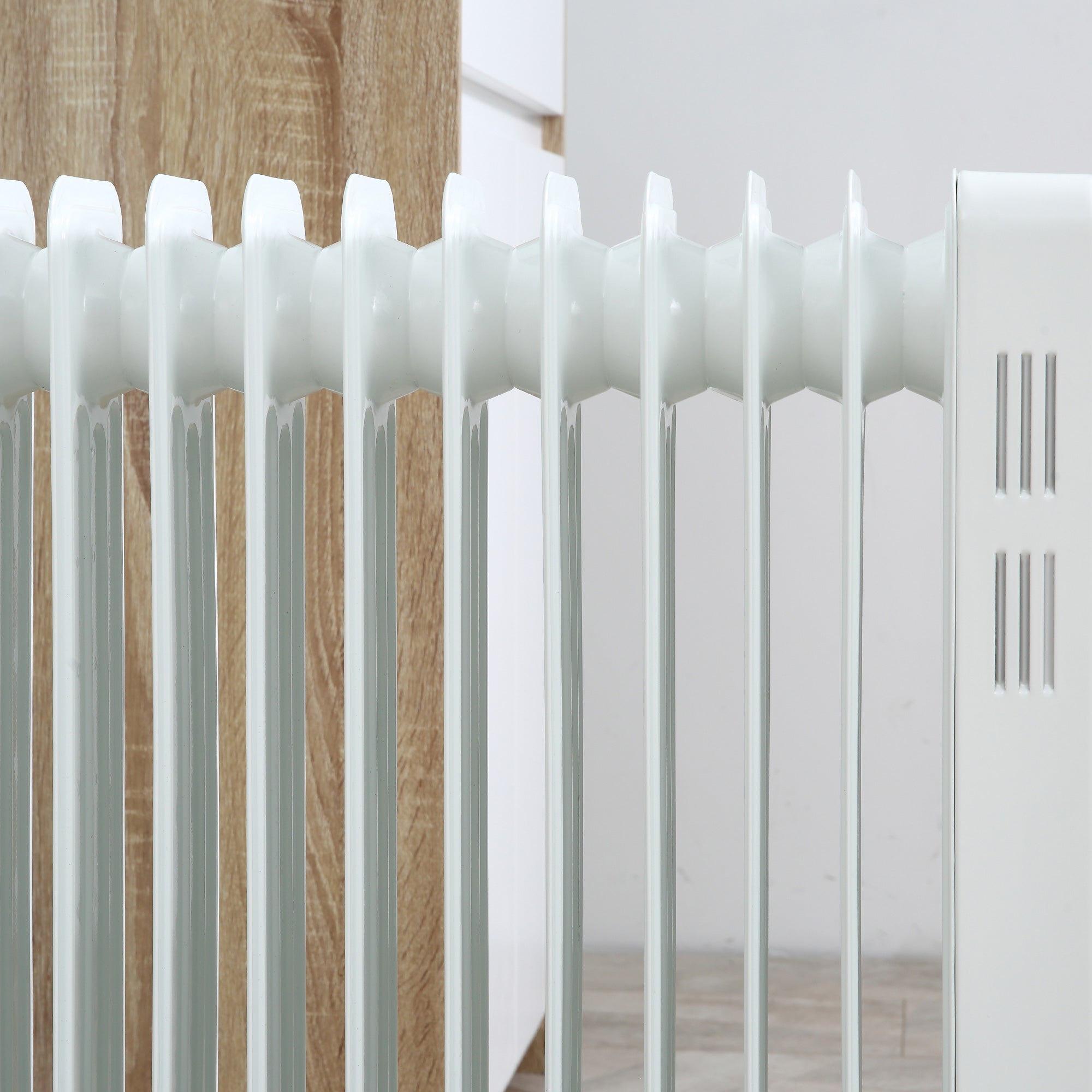HOMCOM 2500W Oil Filled Radiator, 11 Fin, Portable Electric Heater with 3 Heat Settings, Safety Cut-Off and Wheels, White - North Peak Garden Furniture