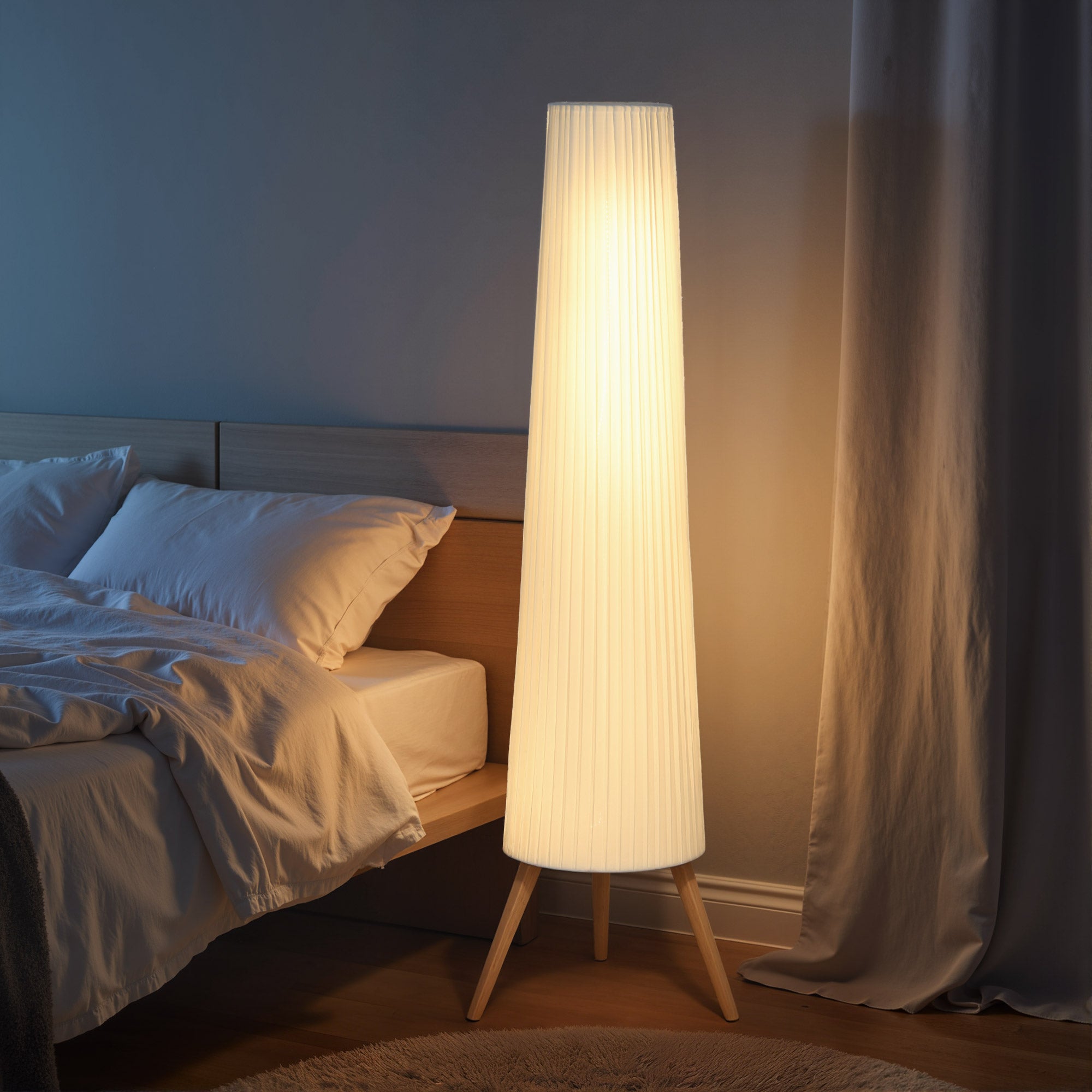 HOMCOM Three-Level Tripod Floor Lamp - White
