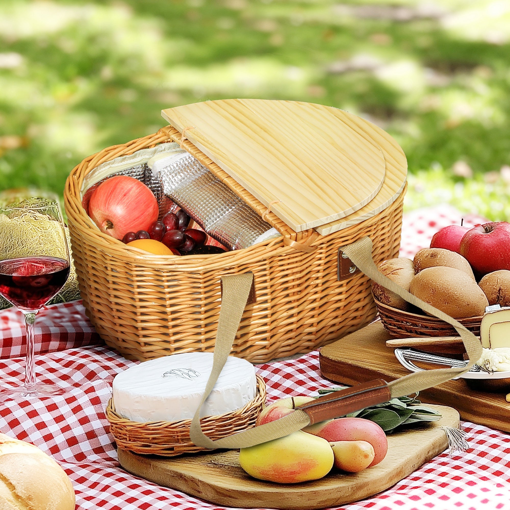 Outsunny Wicker Picnic Basket for 2 with Pine Wood Lid, Picnic Hamper with Cooler Compartment, Cutlery Service Kits, Carry Handle for Camping, Outdoor, Valentine Day, Chirtmas, Birthday, Light Brown - North Peak Garden Furniture