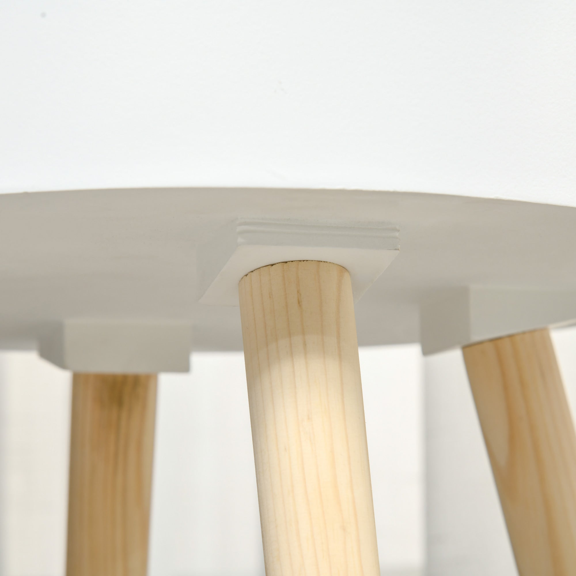 HOMCOM Modern Side Table with Hidden Storage Space, Round Night Stand with Removable Tray Wood Frame End Coffee Table for Living Room, White - North Peak Garden Furniture