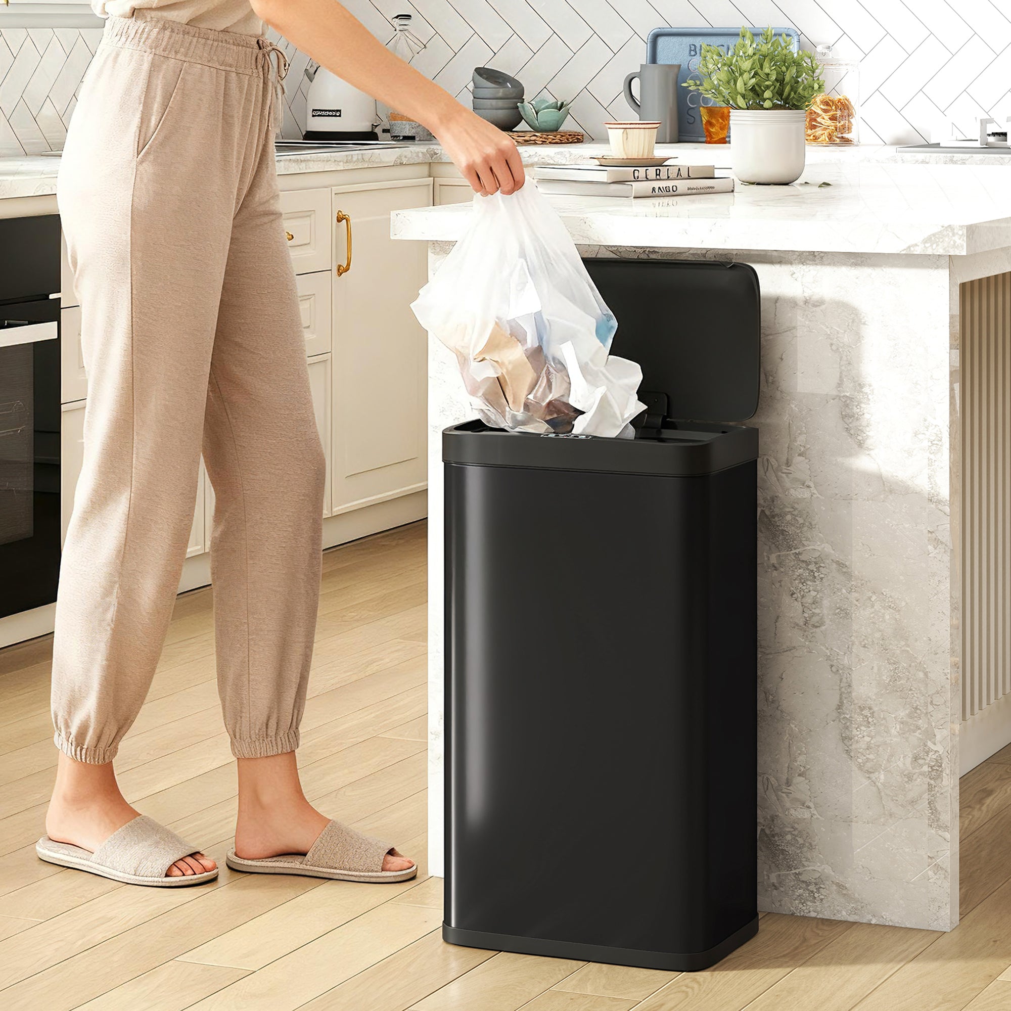 HOMCOM 45L Kitchen Sensor Bin - Black