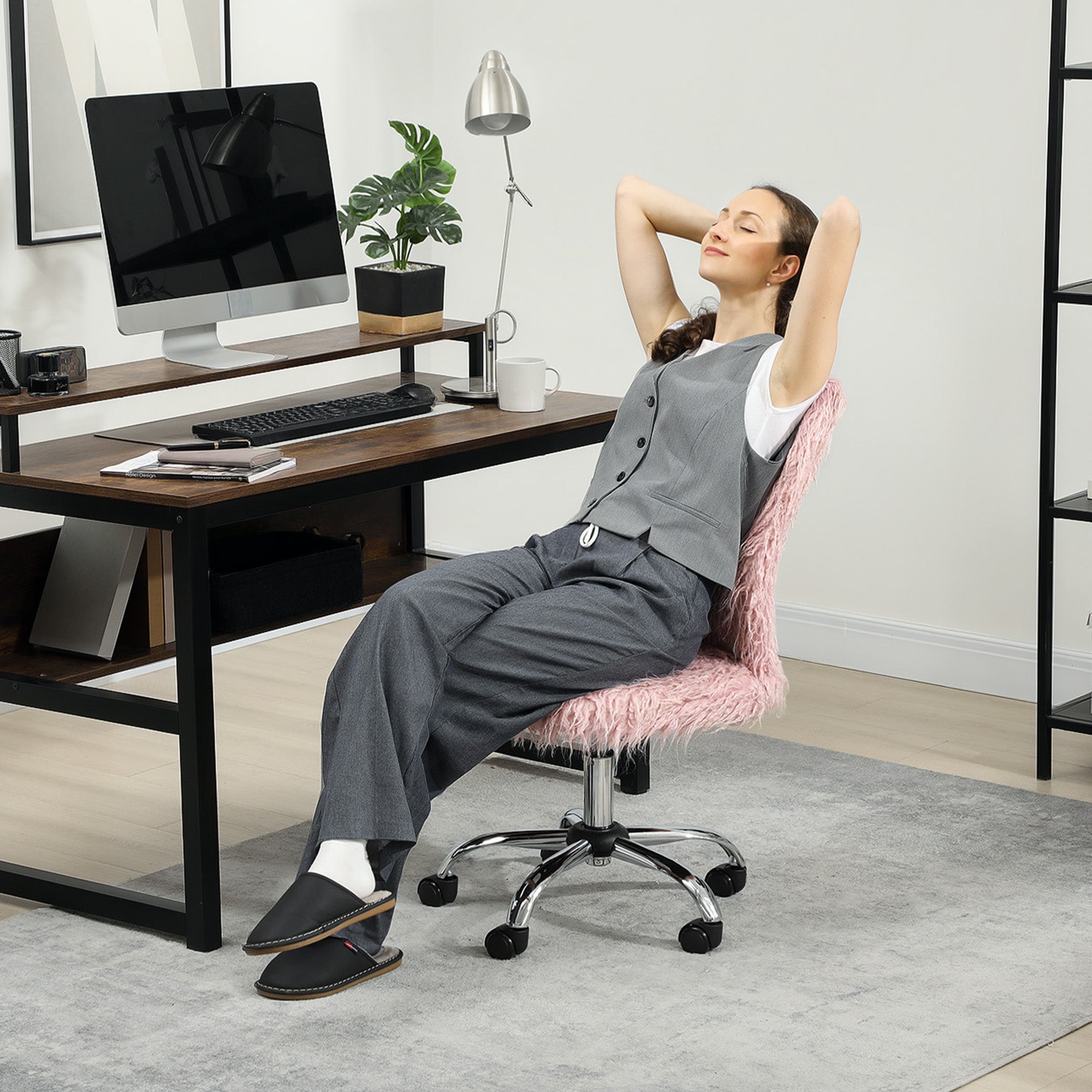 HOMCOM Plush Office Desk Chair, Modern Armless Swivel Vanity Chair with Adjustable Height for Home Office, Bedroom, Living Room, Pink