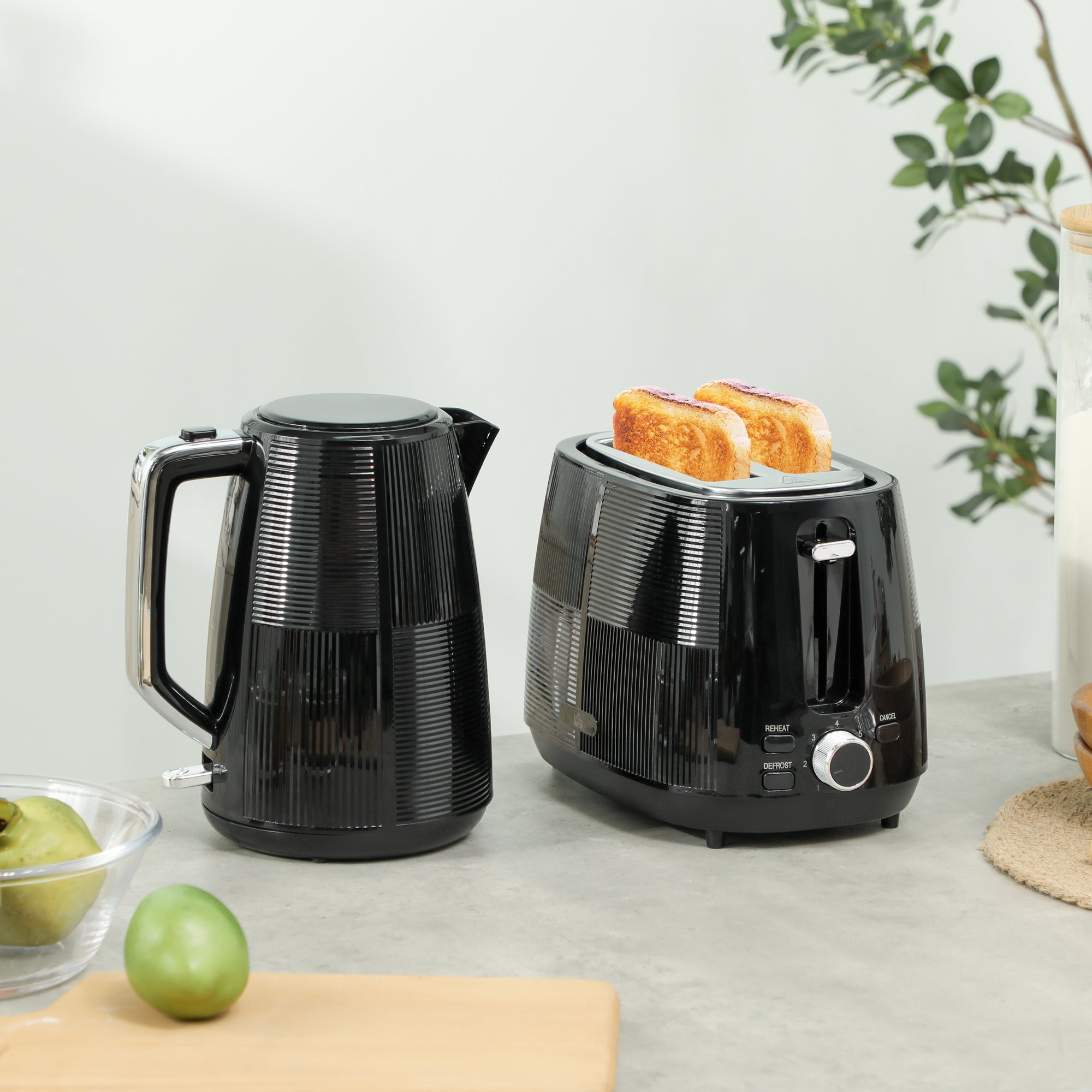 HOMCOM Kettle and Toaster Set, 1.7L 3000W Fast Boil Kettle & 2 Slice Toaster Kitchen Set with 7 Level Browning Controls, Defrost, Reheat, Boil-dry Protection, Black - North Peak Garden Furniture