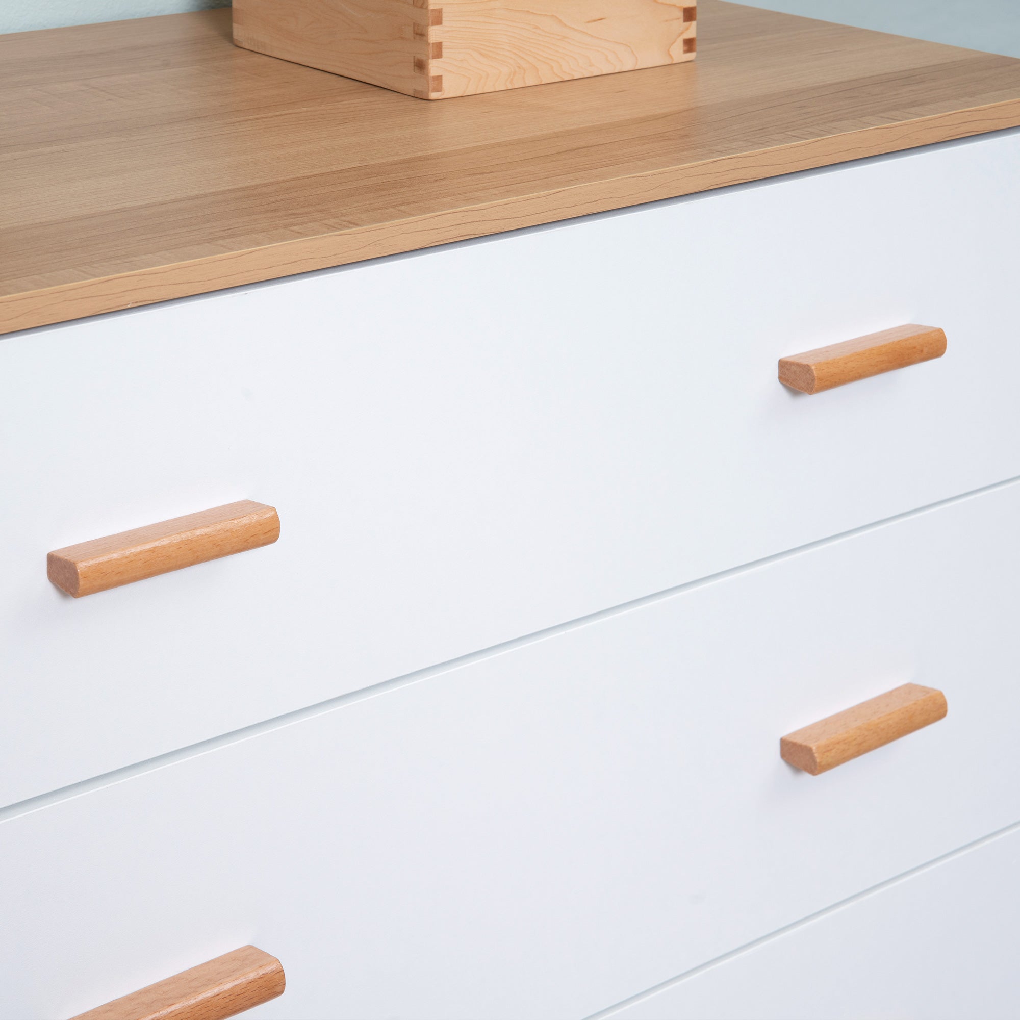 HOMCOM Chest of Drawers with 3 Drawers, Bedroom Cabinet, Storage Organizer for Living Room, White and Natural - North Peak Garden Furniture