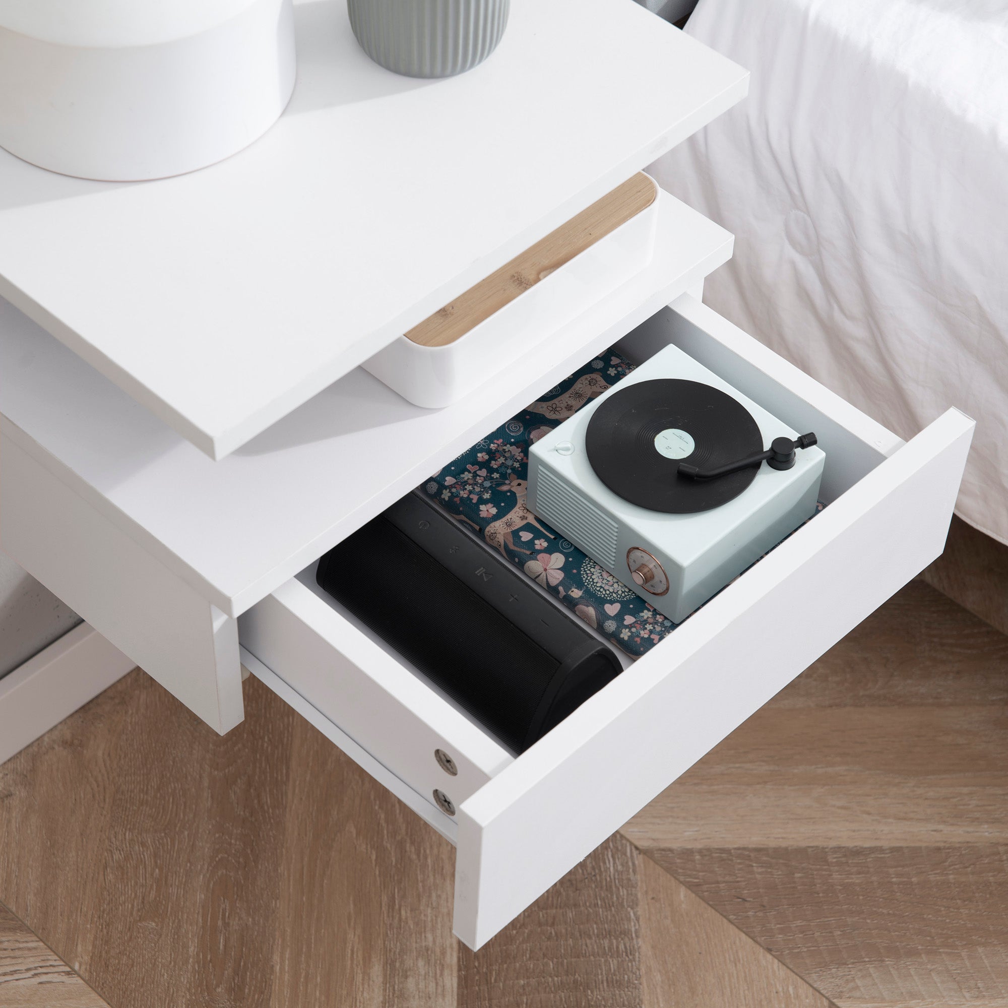HOMCOM Set of Two Floating Bedside Tables - White - North Peak Garden Furniture