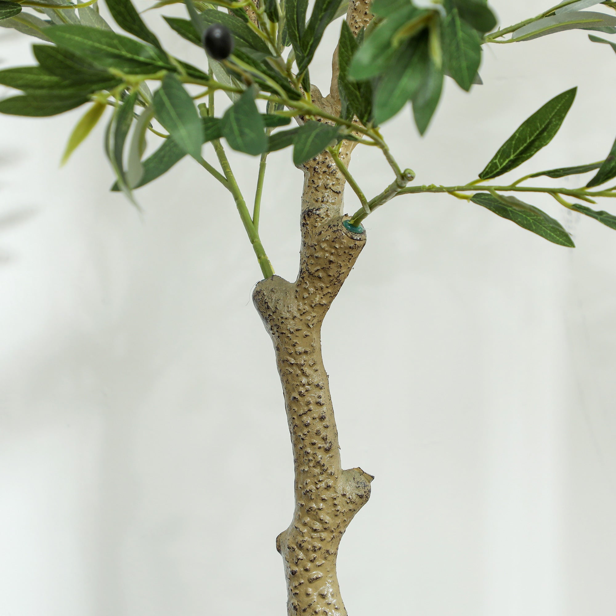 HOMCOM 4ft/ 120cm Decorative Artificial Plant, Silk Olive Tree with 450 Leaves and 20 Olive Fruits in Pot, Fake Plant for Home, Office, Living Room, Indoor Decor - North Peak Garden Furniture