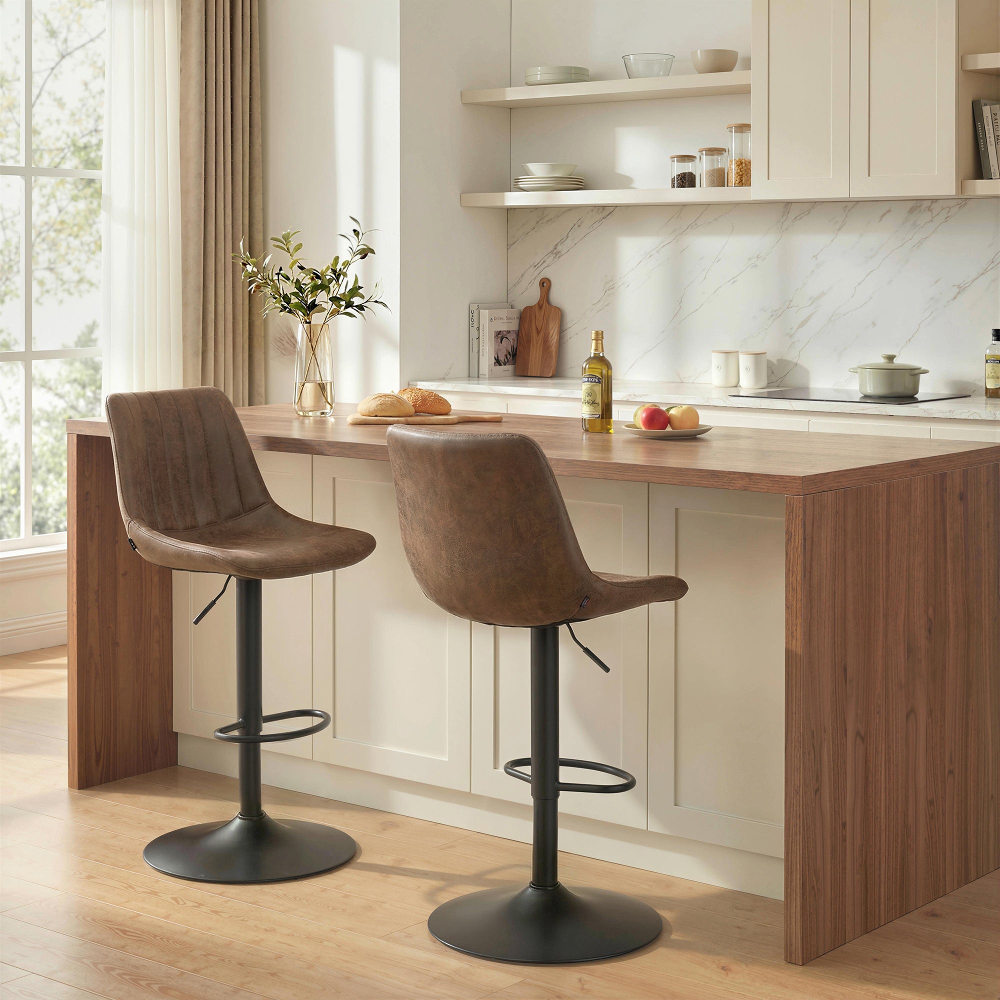 HOMCOM Adjustable Bar Stools Set of 2 Counter Height Barstools Dining Chairs 360° Swivel with Footrest for Home Pub, Brown
