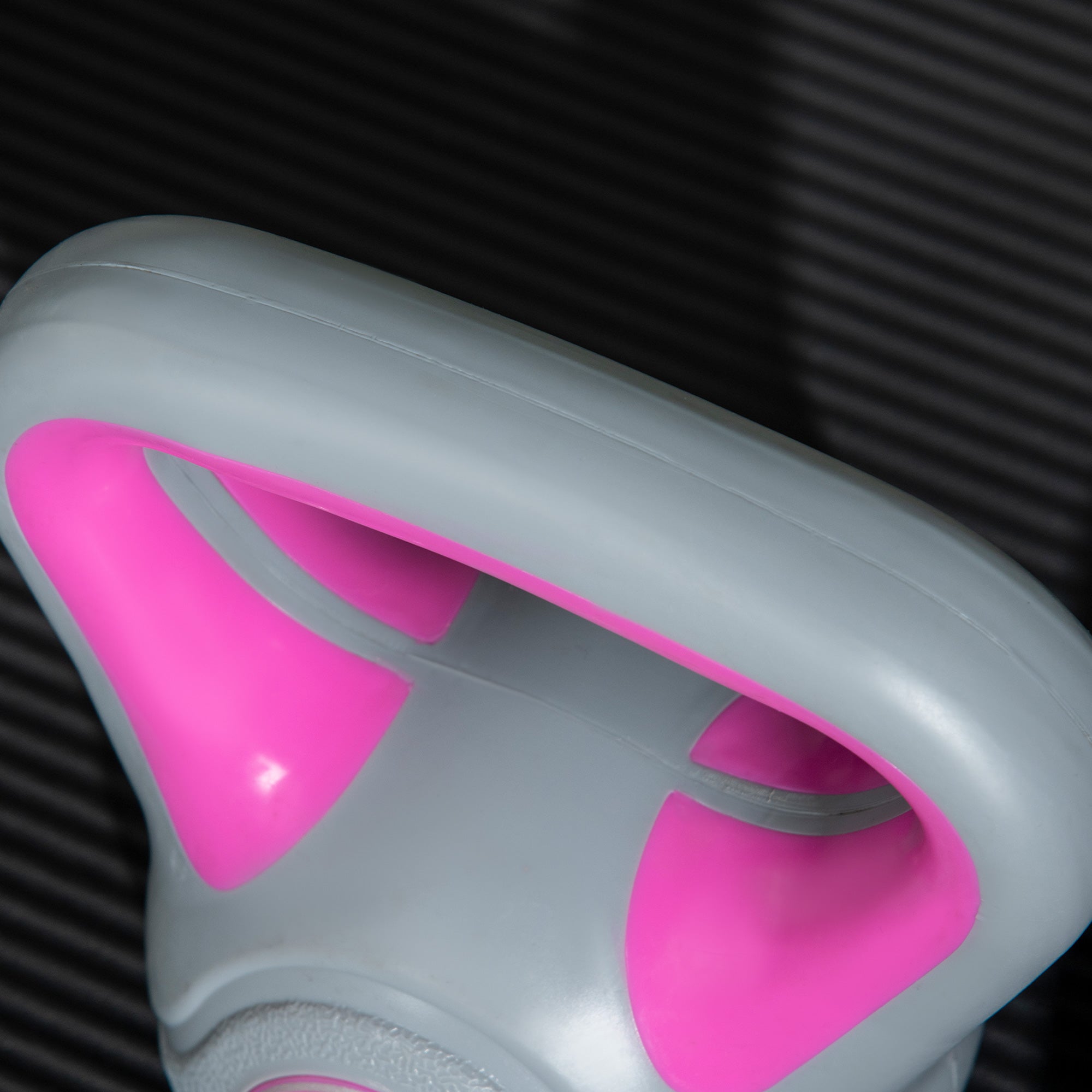 SPORTNOW Kettlebell, 2kg Kettle Bells with Handle for Home Gym Weight Lifting and Strength Training, Pink and Grey - North Peak Garden Furniture