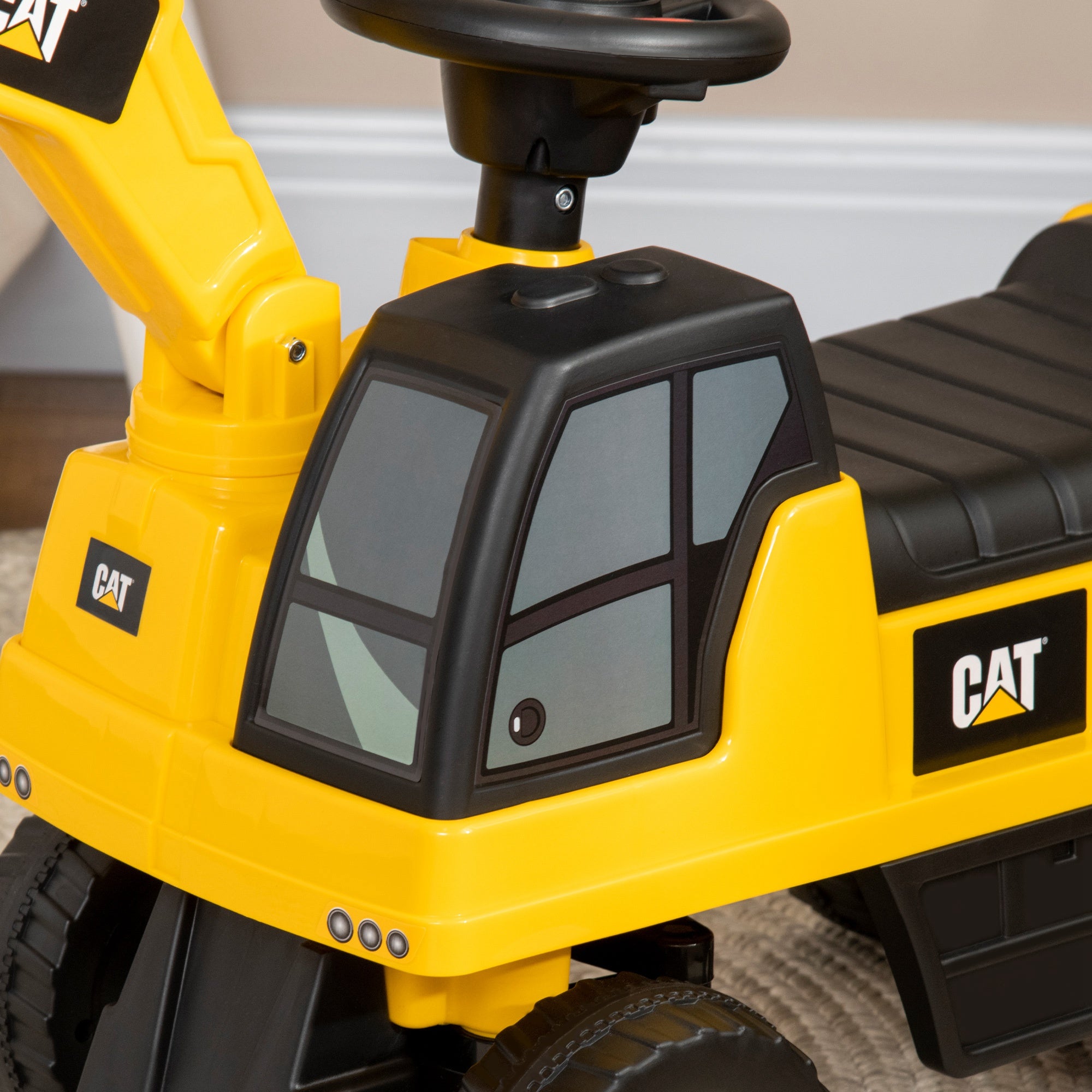 HOMCOM CAT Licensed Kids Ride on Digger Toddler Pretend Construction Play Toy Foot-To-Floor Ride-On Toy w/ Manual Shovel, Horn, Hidden Storage, for Ages 1-3 Years - North Peak Garden Furniture