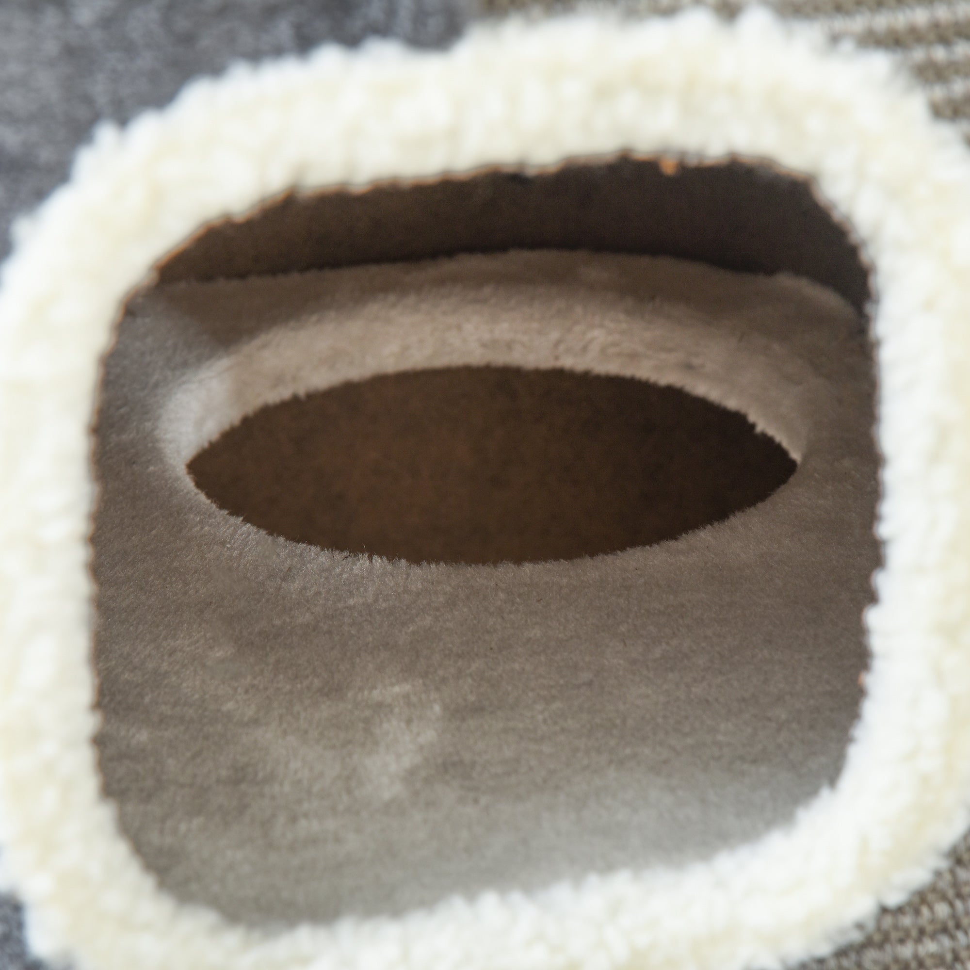 PawHut Sisal Cat Barrel with Soft Plush & Lamb Fleece Grey - North Peak Garden Furniture