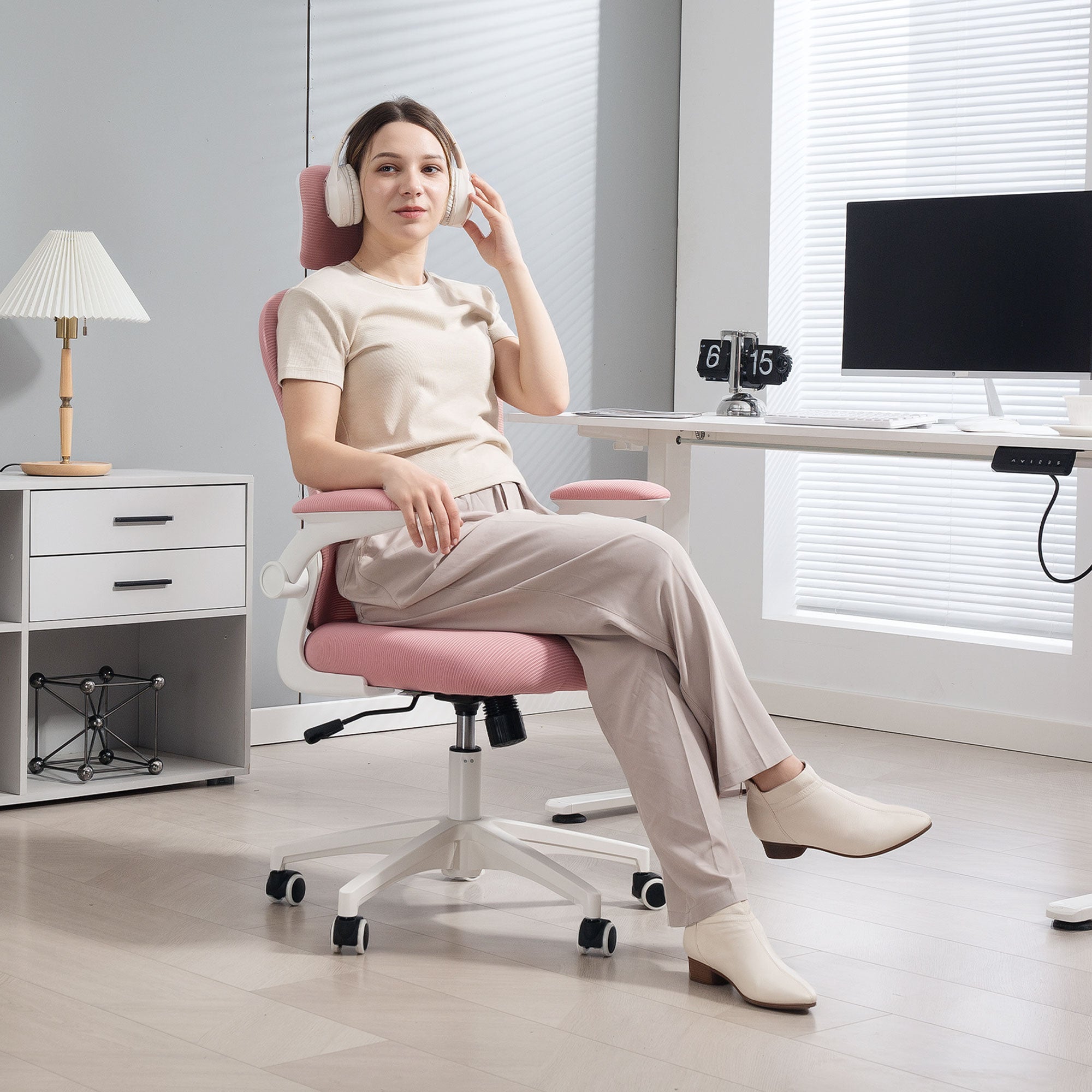 Vinsetto Multi-Adjustable Office Chair, with Lumbar Support, Headrest and Mesh Back - Pink - North Peak Garden Furniture