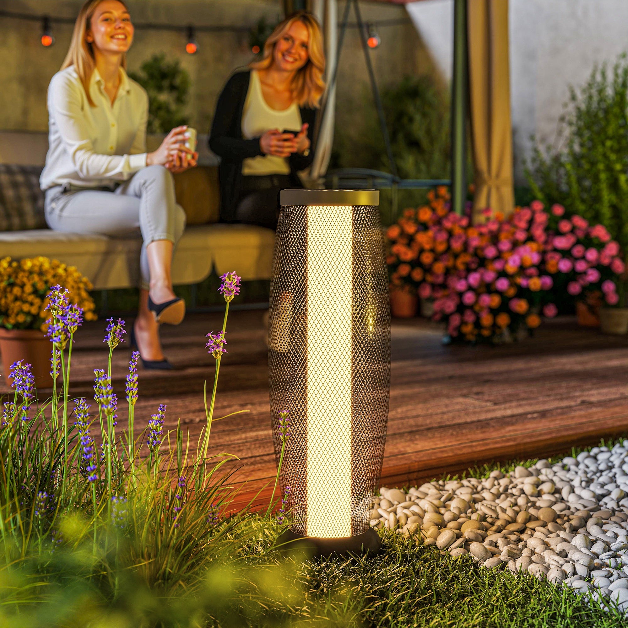 Outsunny Garden Solar Lamp, 71.5 cm Tall Metal Floor Lamp, Auto On/Off LED Solar Garden Light with Metal Wire Shade, IP44 for Outdoor, Porch, Pathway, Terrace, Black - North Peak Garden Furniture