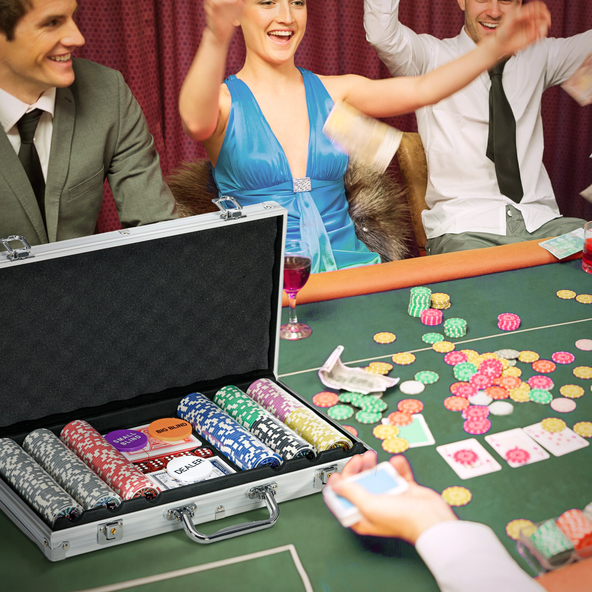 SPORTNOW 500-Piece Poker Chips Set, Poker Set with Mat, Chips, Two Card Decks, Dealer, Five Dices - North Peak Garden Furniture