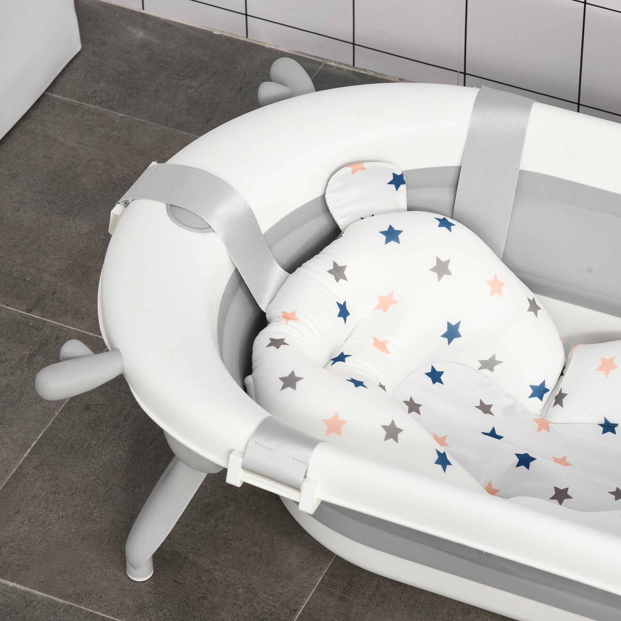 HOMCOM Foldable Baby Bathtub Set, Collapsible Bath Tub with Thermostatic Water Plug, Non-Slip Support, Cushion Pad, Drain Plugs, for Newborn to 3 Years - Offwhite - North Peak Garden Furniture
