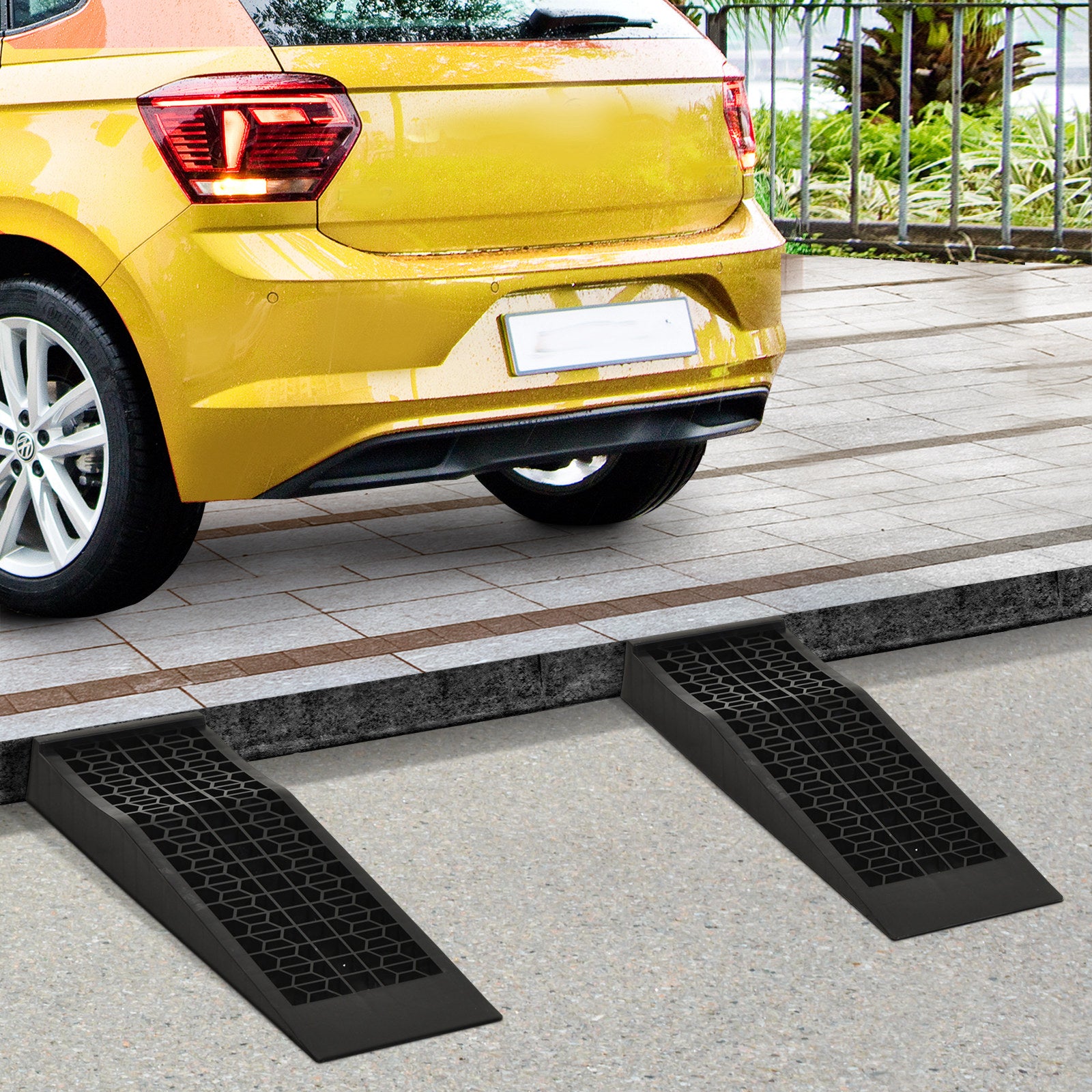 HOMCOM Pair of 2 Low Entrance Plastic Curb Ramps Anti-Slip Surface 3 Ton Capacity Garage Workshop Cars SUVs Small Vans - North Peak Garden Furniture