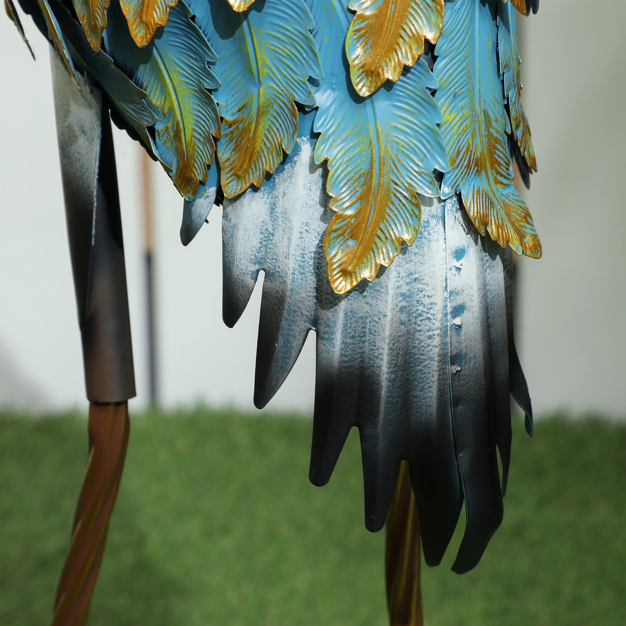 Outsunny Heron Garden Statue, Standing Garden Ornament, Metal Garden Gift with Stakes, 28 x 17 x 63 cm, Multi-Colour